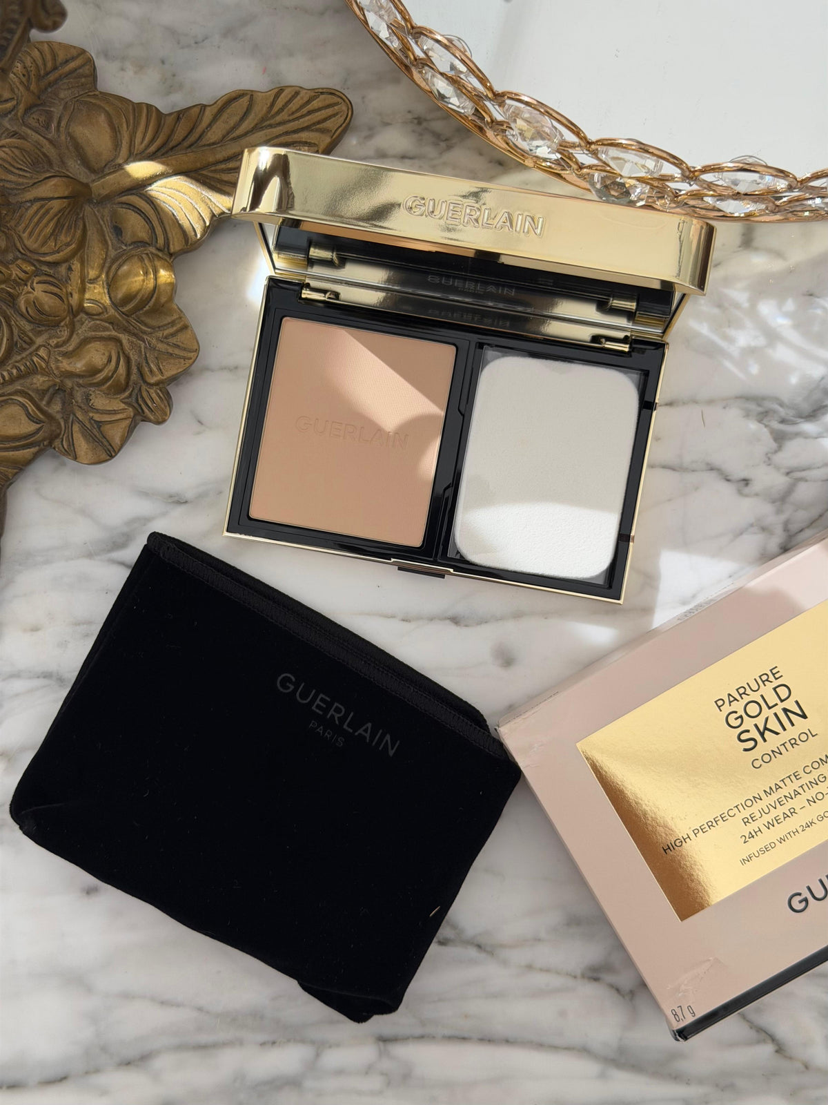GUERLAIN Parure Gold Skin Control High Perfection Matte Compact Foundation (2N)
Rejuvenating Effect - 24H Wear - No-Transfer