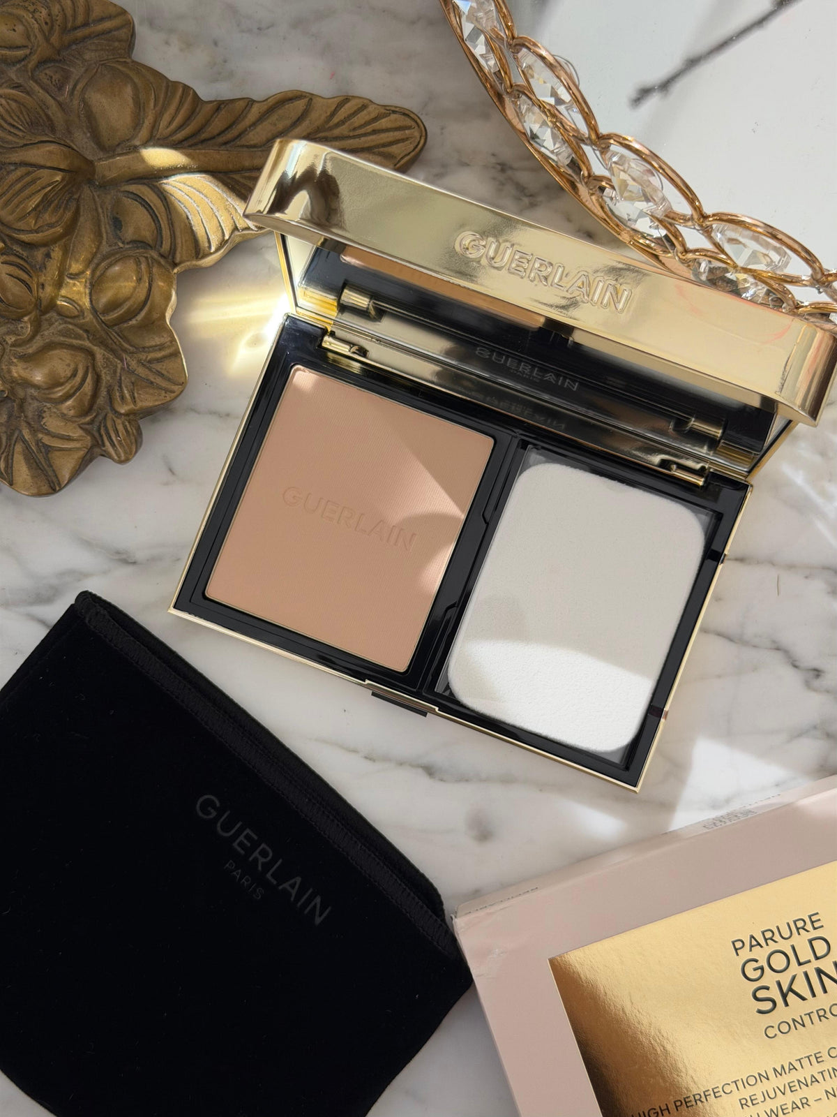 GUERLAIN Parure Gold Skin Control High Perfection Matte Compact Foundation (2N)
Rejuvenating Effect - 24H Wear - No-Transfer