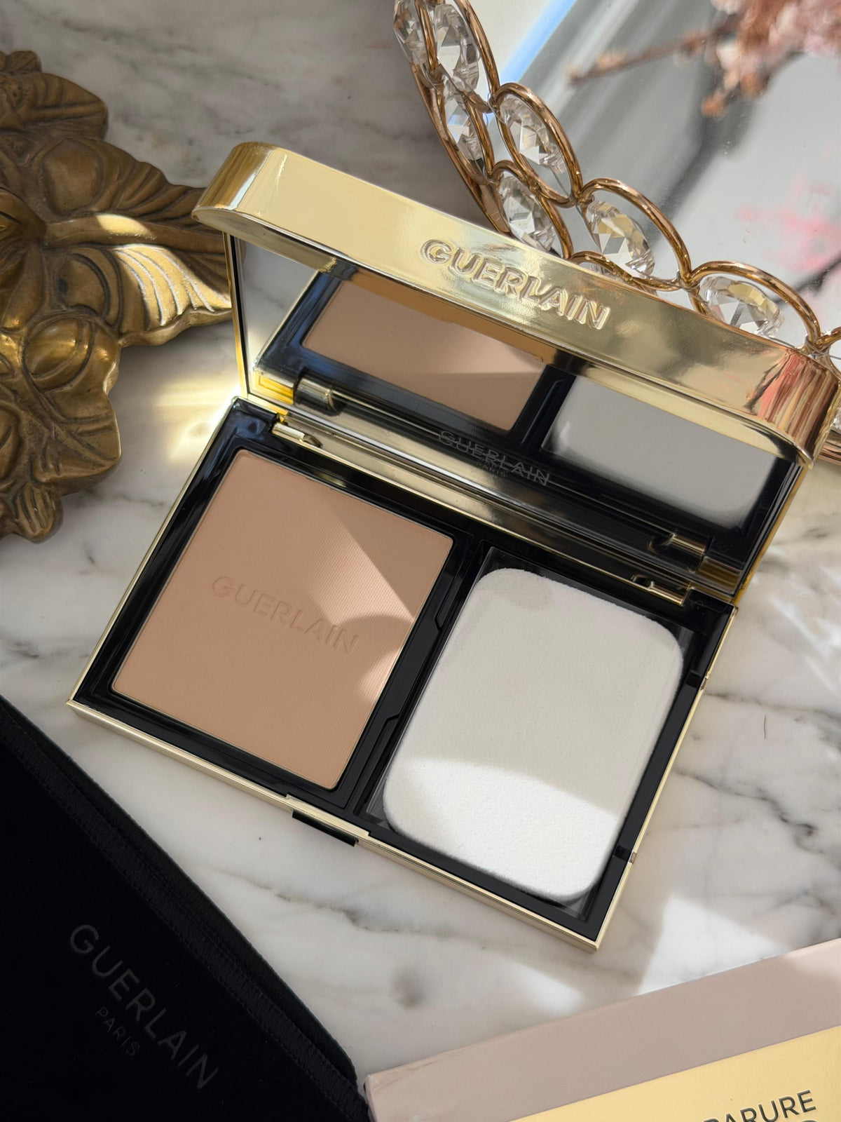 GUERLAIN Parure Gold Skin Control High Perfection Matte Compact Foundation (2N)
Rejuvenating Effect - 24H Wear - No-Transfer