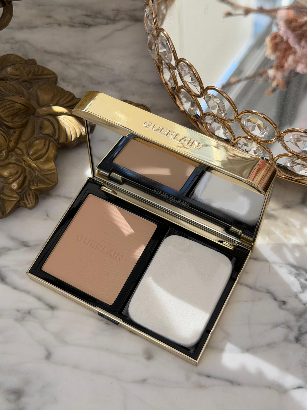 GUERLAIN Parure Gold Skin Control High Perfection Matte Compact Foundation (2N)
Rejuvenating Effect - 24H Wear - No-Transfer