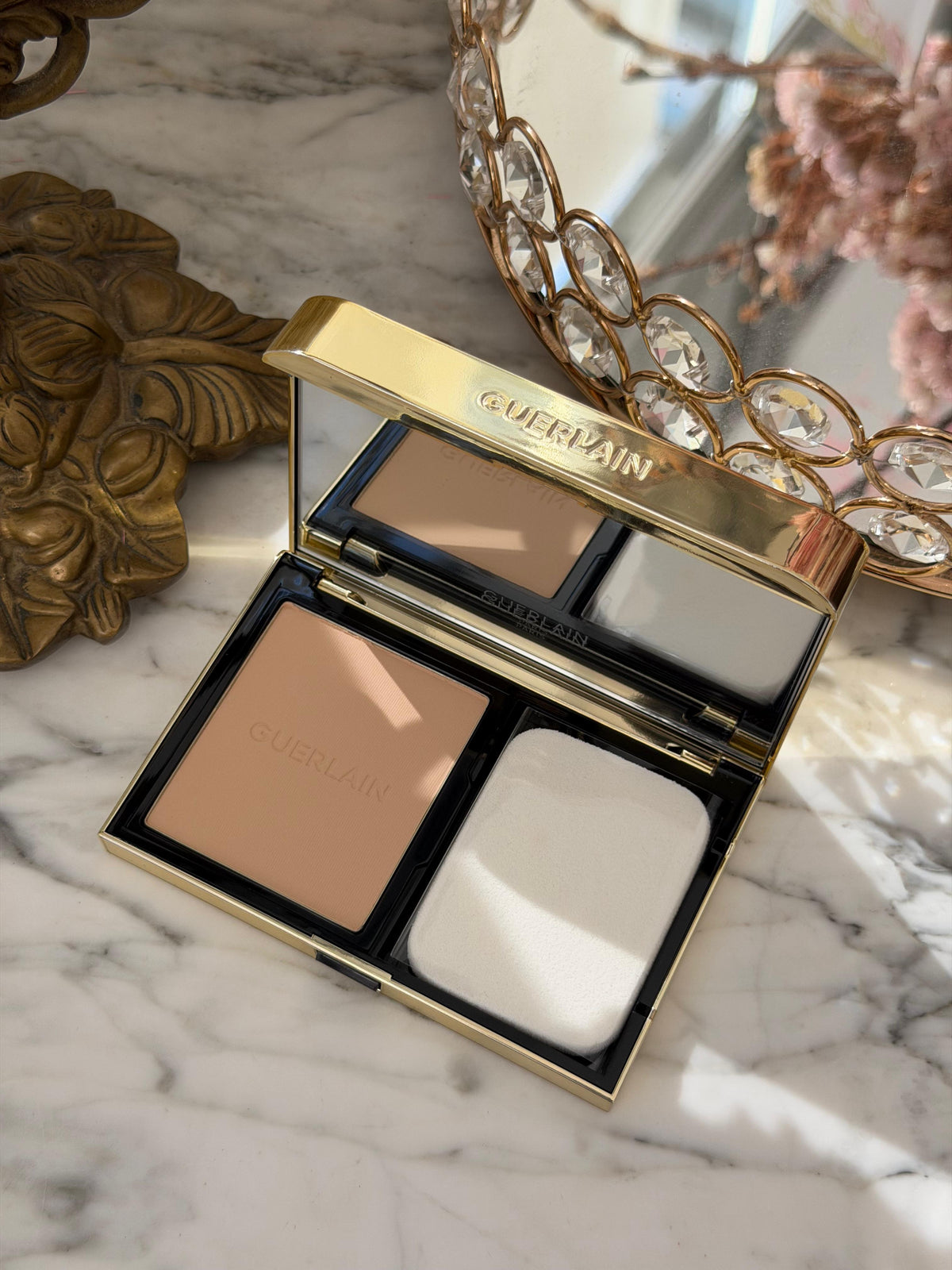 GUERLAIN Parure Gold Skin Control High Perfection Matte Compact Foundation (2N)
Rejuvenating Effect - 24H Wear - No-Transfer