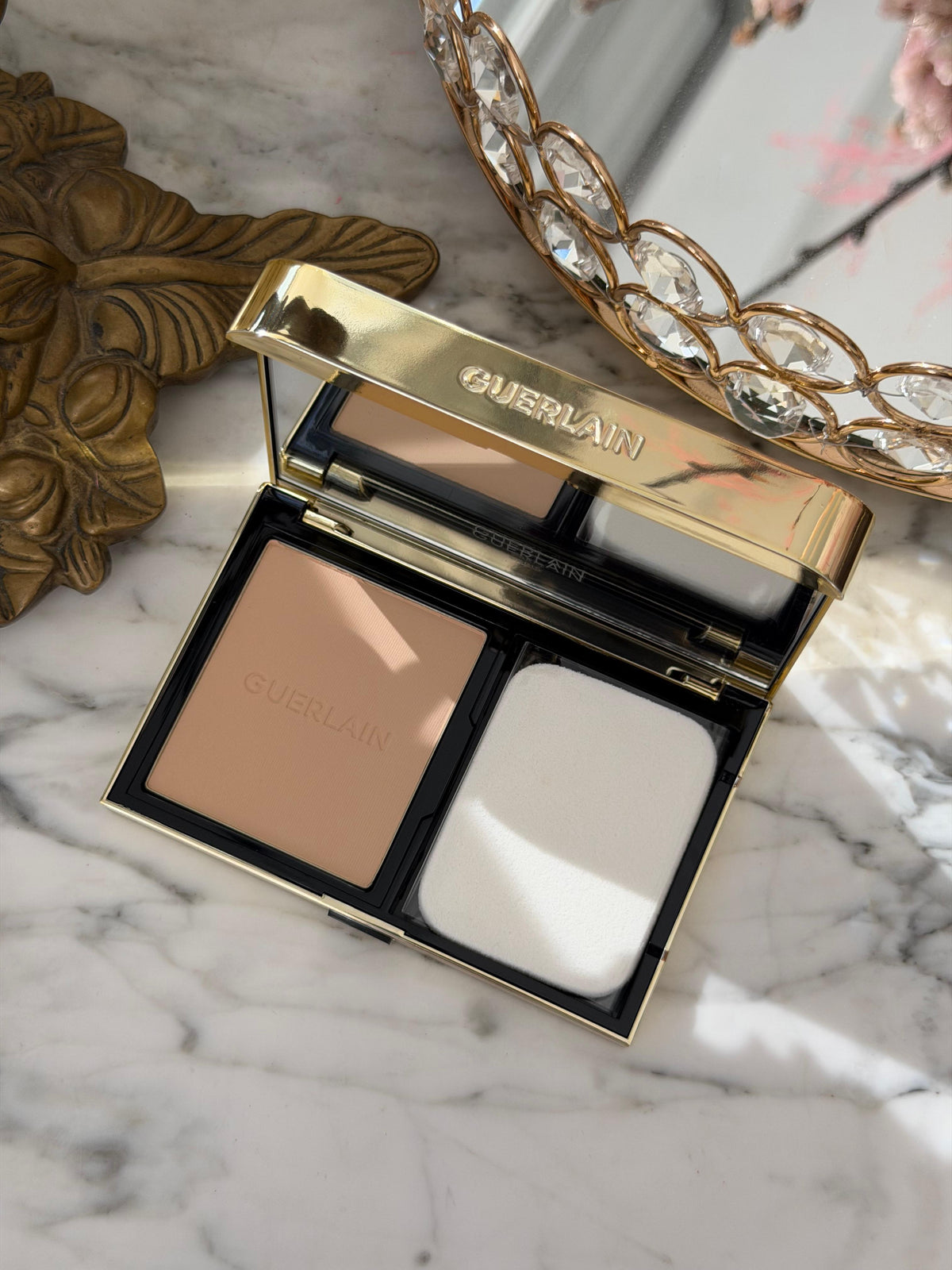 GUERLAIN Parure Gold Skin Control High Perfection Matte Compact Foundation (2N)
Rejuvenating Effect - 24H Wear - No-Transfer
