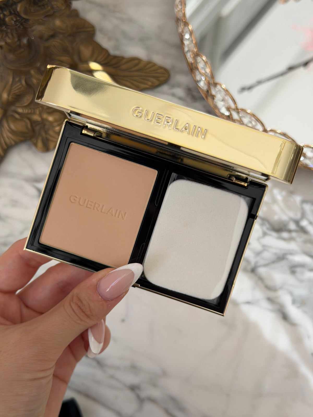 GUERLAIN Parure Gold Skin Control High Perfection Matte Compact Foundation (2N)
Rejuvenating Effect - 24H Wear - No-Transfer