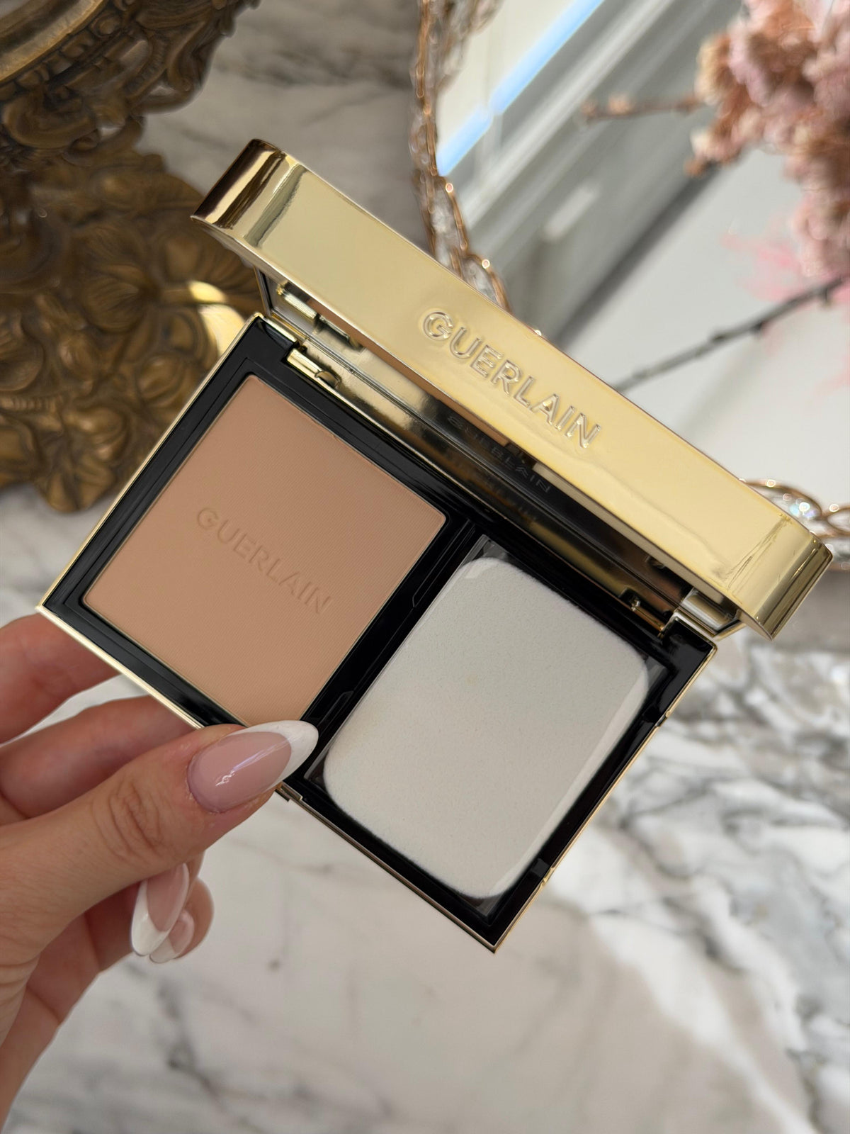 GUERLAIN Parure Gold Skin Control High Perfection Matte Compact Foundation (2N)
Rejuvenating Effect - 24H Wear - No-Transfer