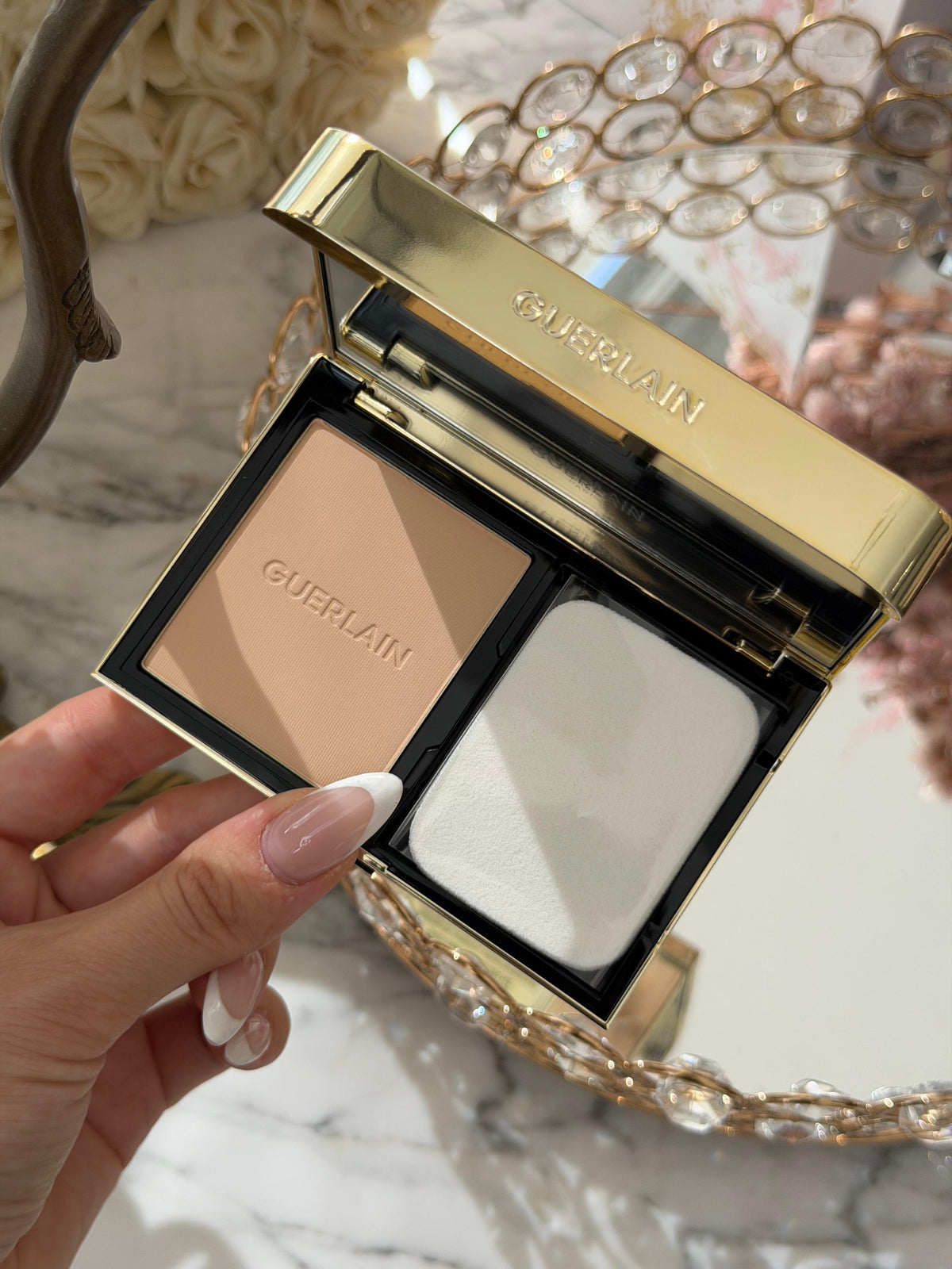 GUERLAIN Parure Gold Skin Control High Perfection Matte Compact Foundation (2N)
Rejuvenating Effect - 24H Wear - No-Transfer