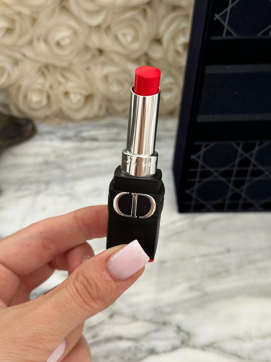 DIOR Rouge Forever (732)
Transfer-Proof Lipstick - Ultra Pigmented Matte Comfort