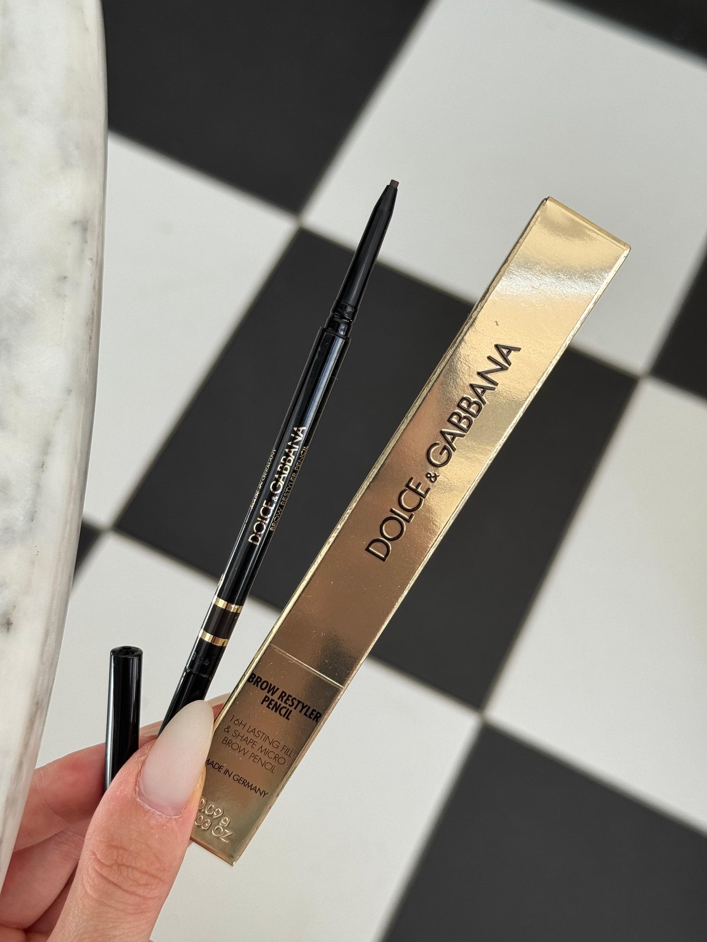 DOLCE&GABBANA Brow Restyler Pencil - Medium Brown
16H Lasting Fill & Shape Micro Brow Pencil