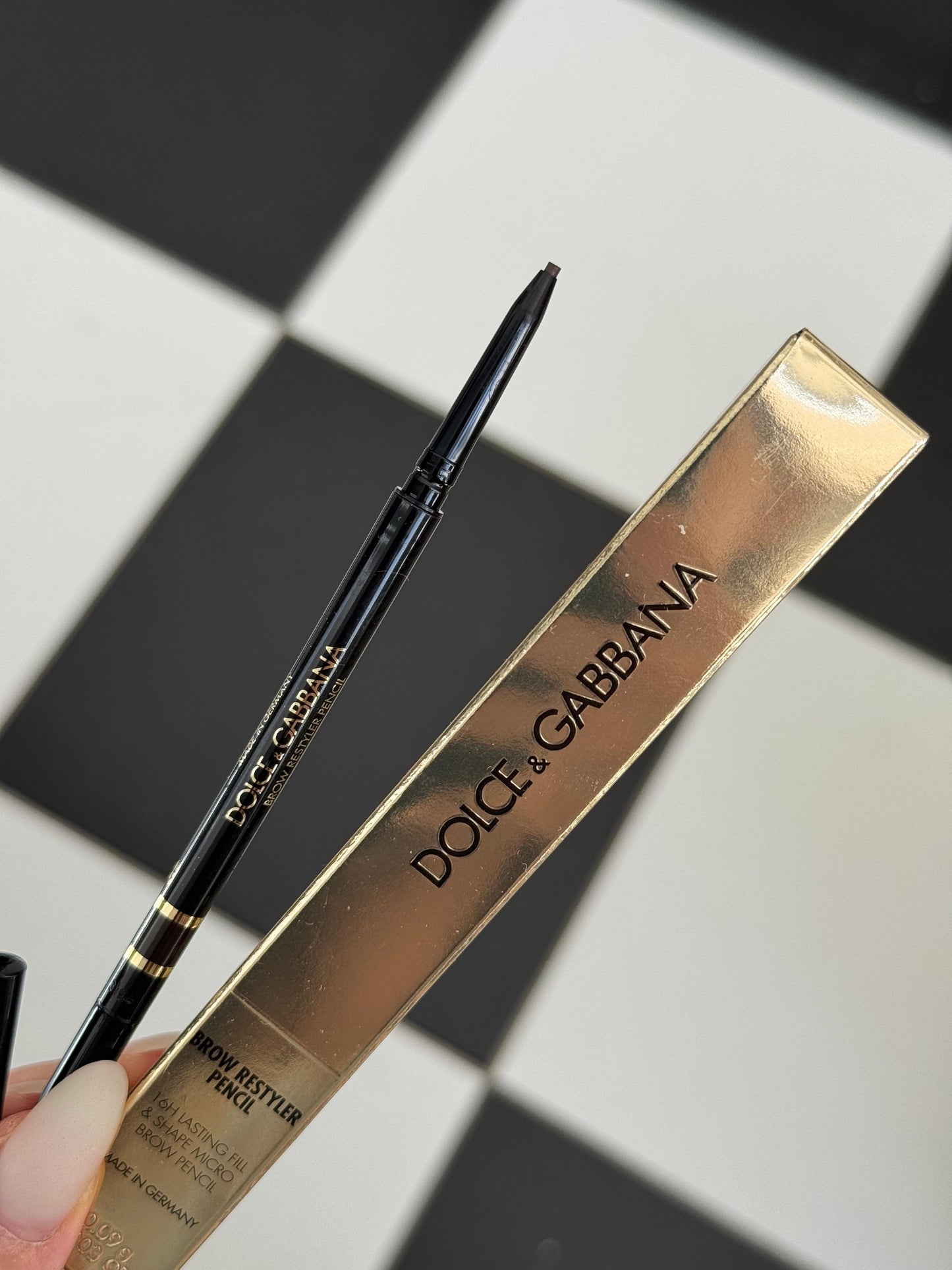 DOLCE&GABBANA Brow Restyler Pencil - Medium Brown
16H Lasting Fill & Shape Micro Brow Pencil