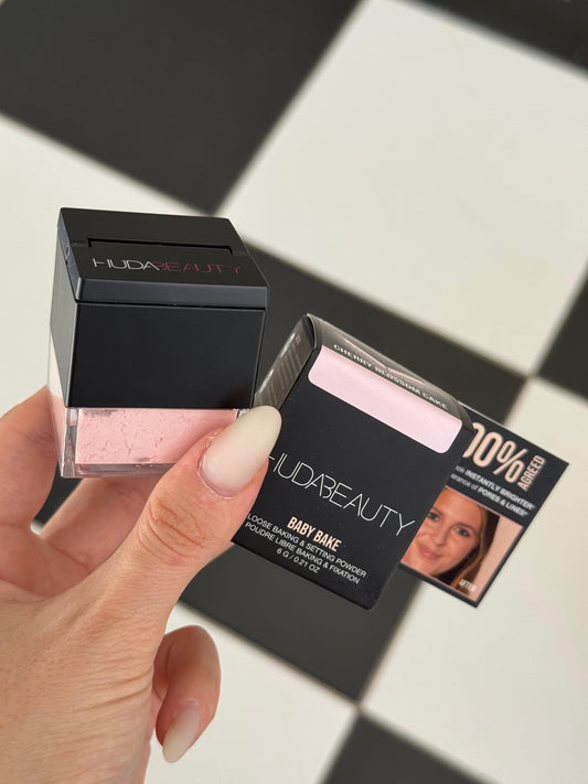 HUDA BEAUTY Baby Bake Mini Loose Baking & Setting Powder - Cherry Blossom Cake