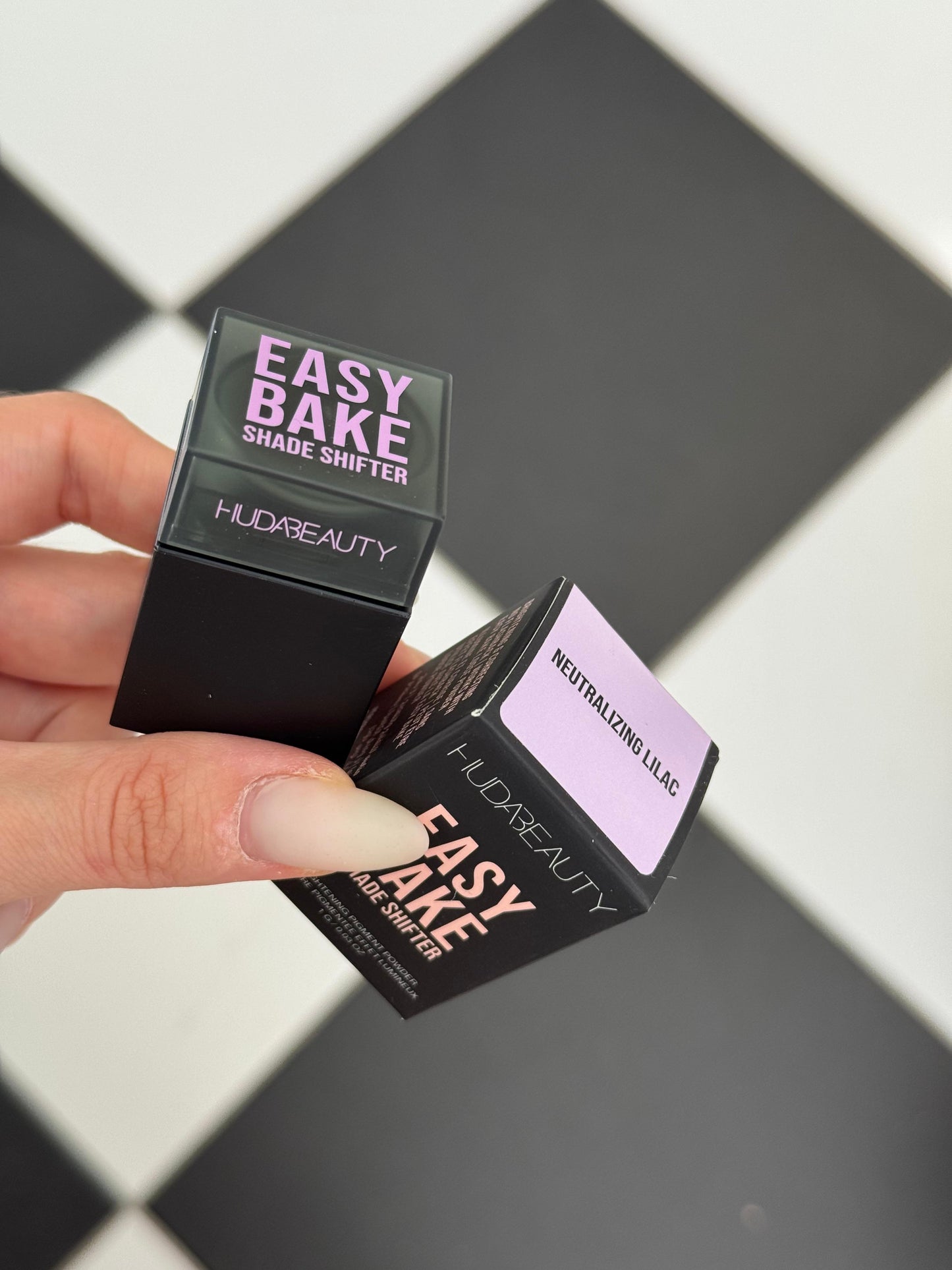 HUDA BEAUTY Easy Bake Shade Shifter Brightening Pigment Powder - Neutralizing Lilac