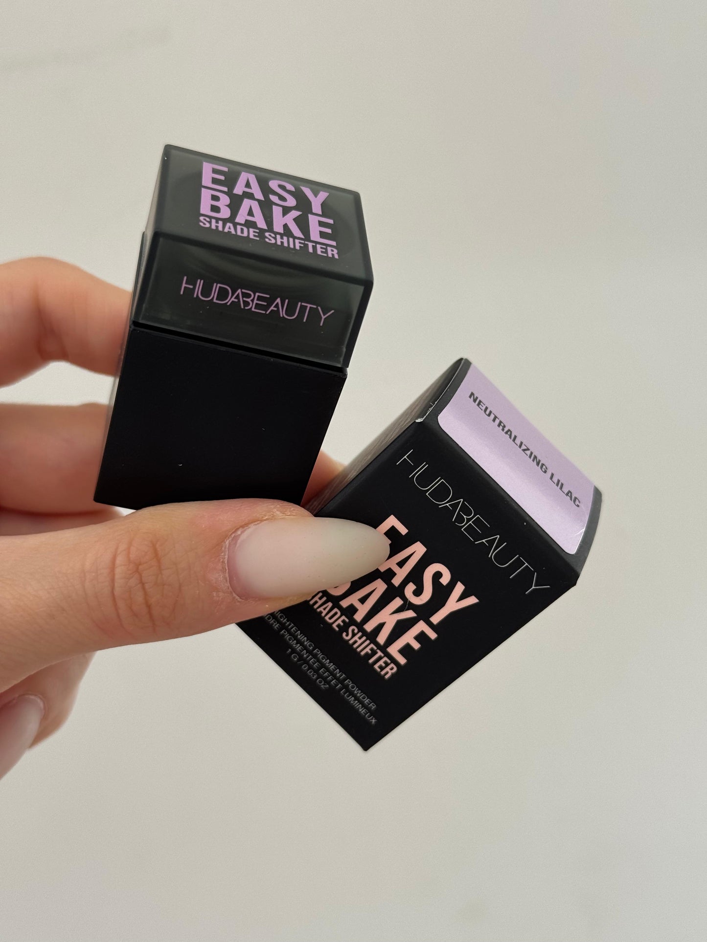 HUDA BEAUTY Easy Bake Shade Shifter Brightening Pigment Powder - Neutralizing Lilac