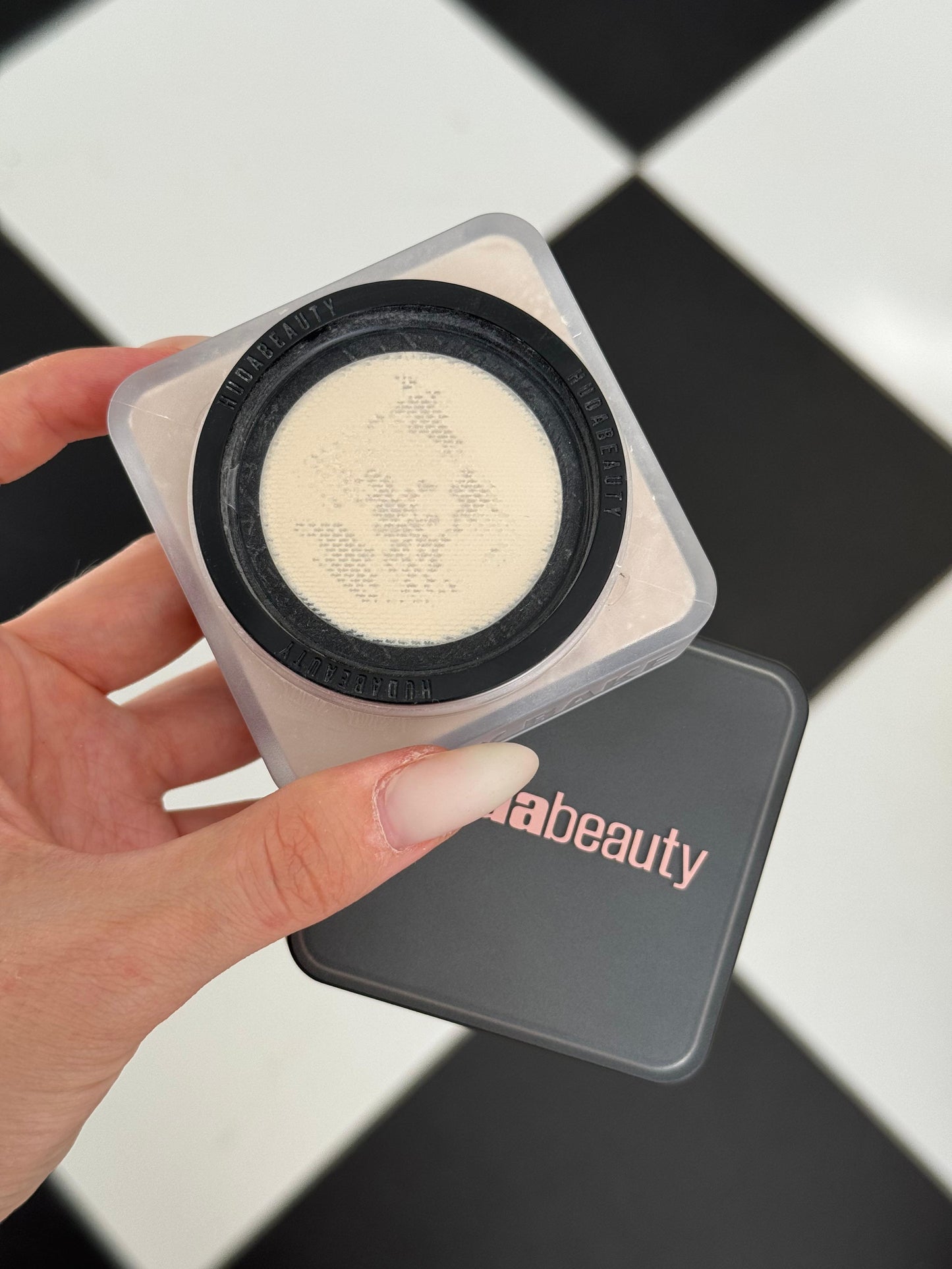 HUDA BEAUTY Easy Bake Loose Baking & Setting Powder - Pound Cake