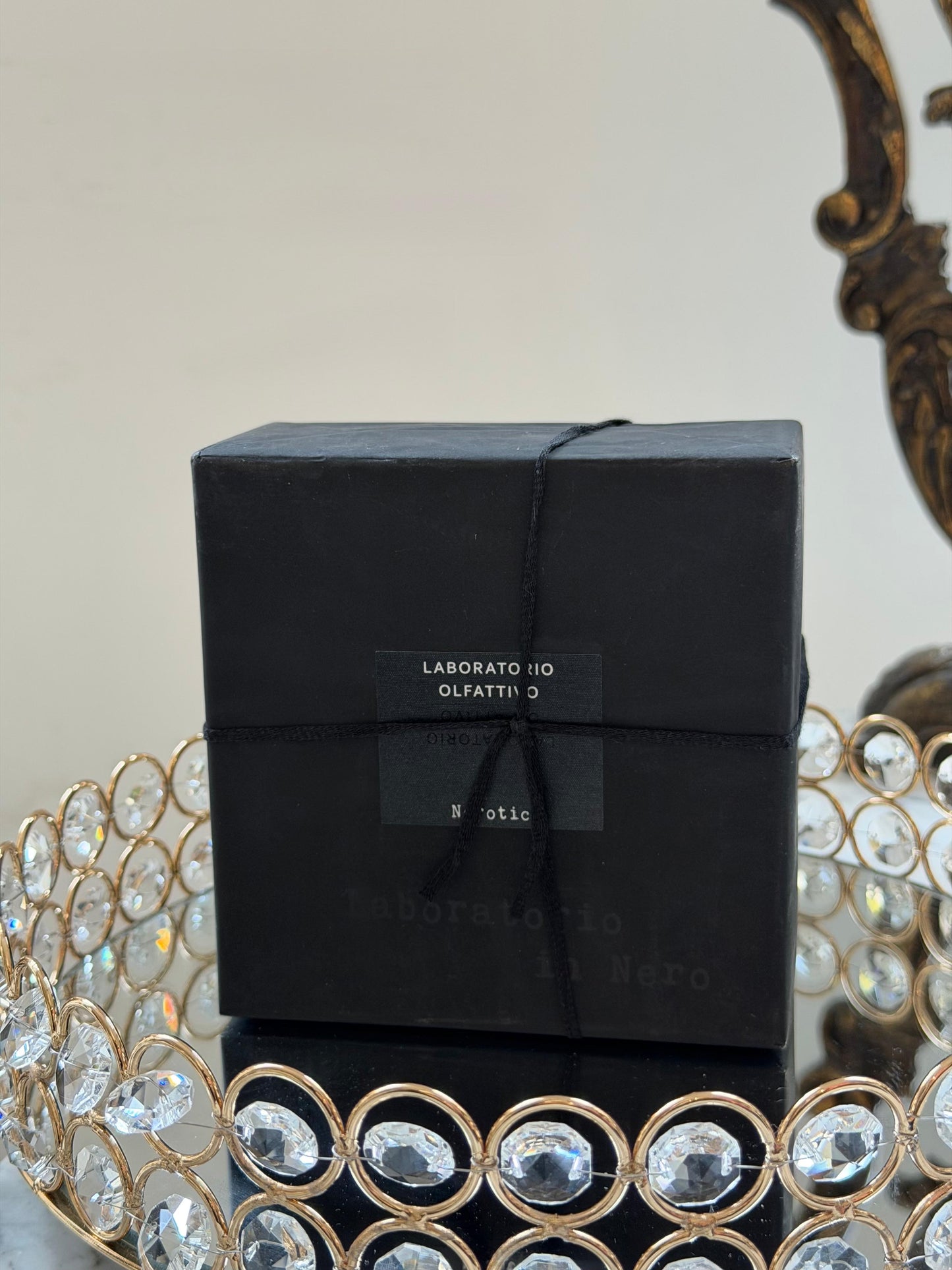 LABORATORIO OLFATTIVO Nerotic Eau De Parfum
Hypnotic, sensual, sexual, erotic, nerotic…