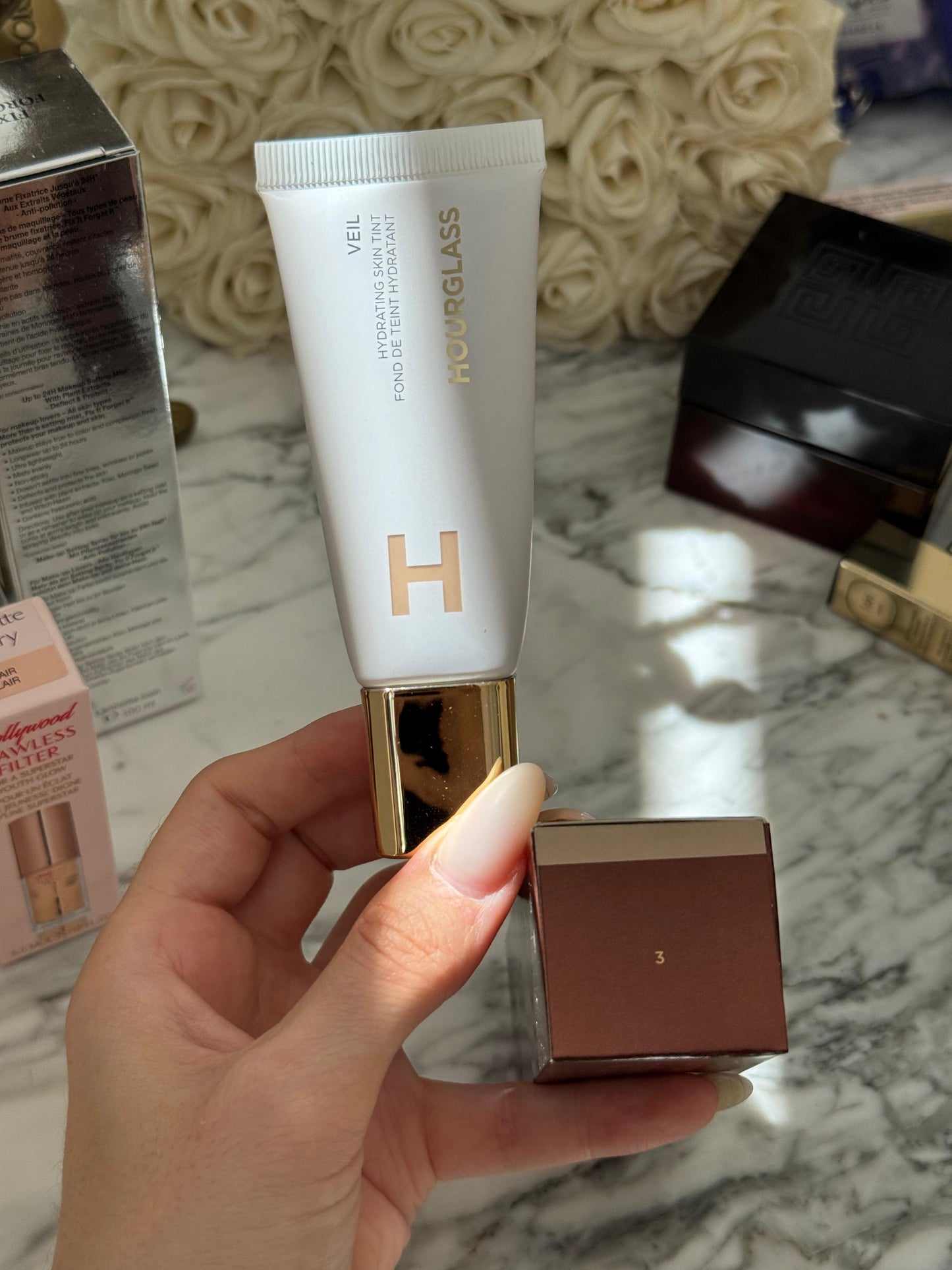 HOURGLASS Veil Hydrating Skin Tint