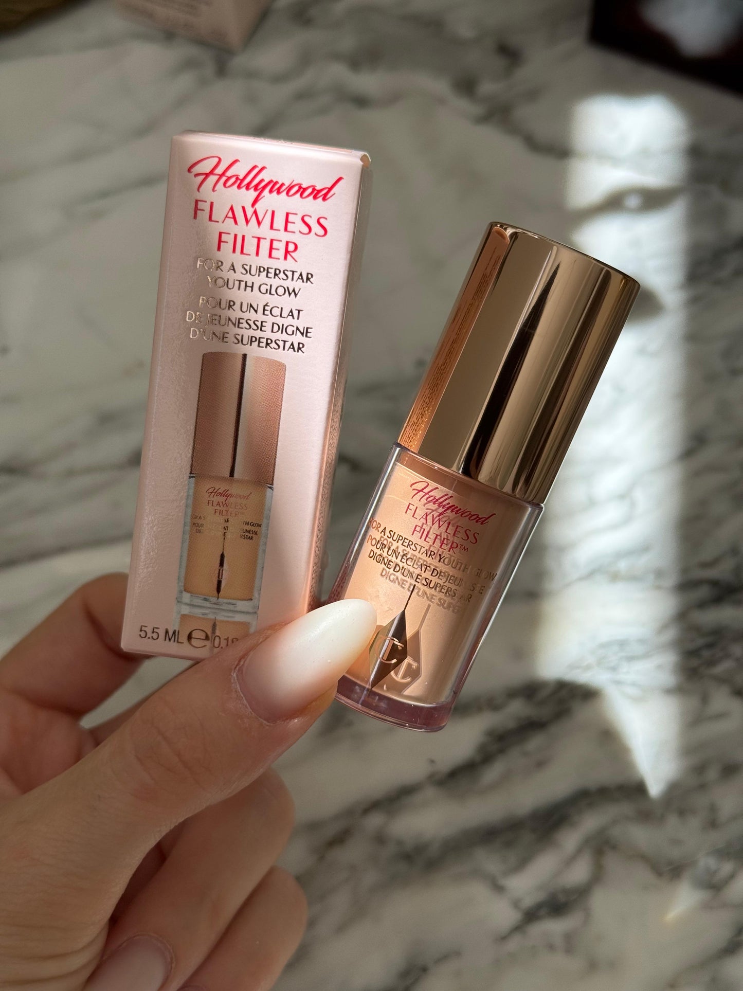 CHARLOTTE TILBURY Hollywood Flawless Filter For A Superstar Youth Glow Foundation