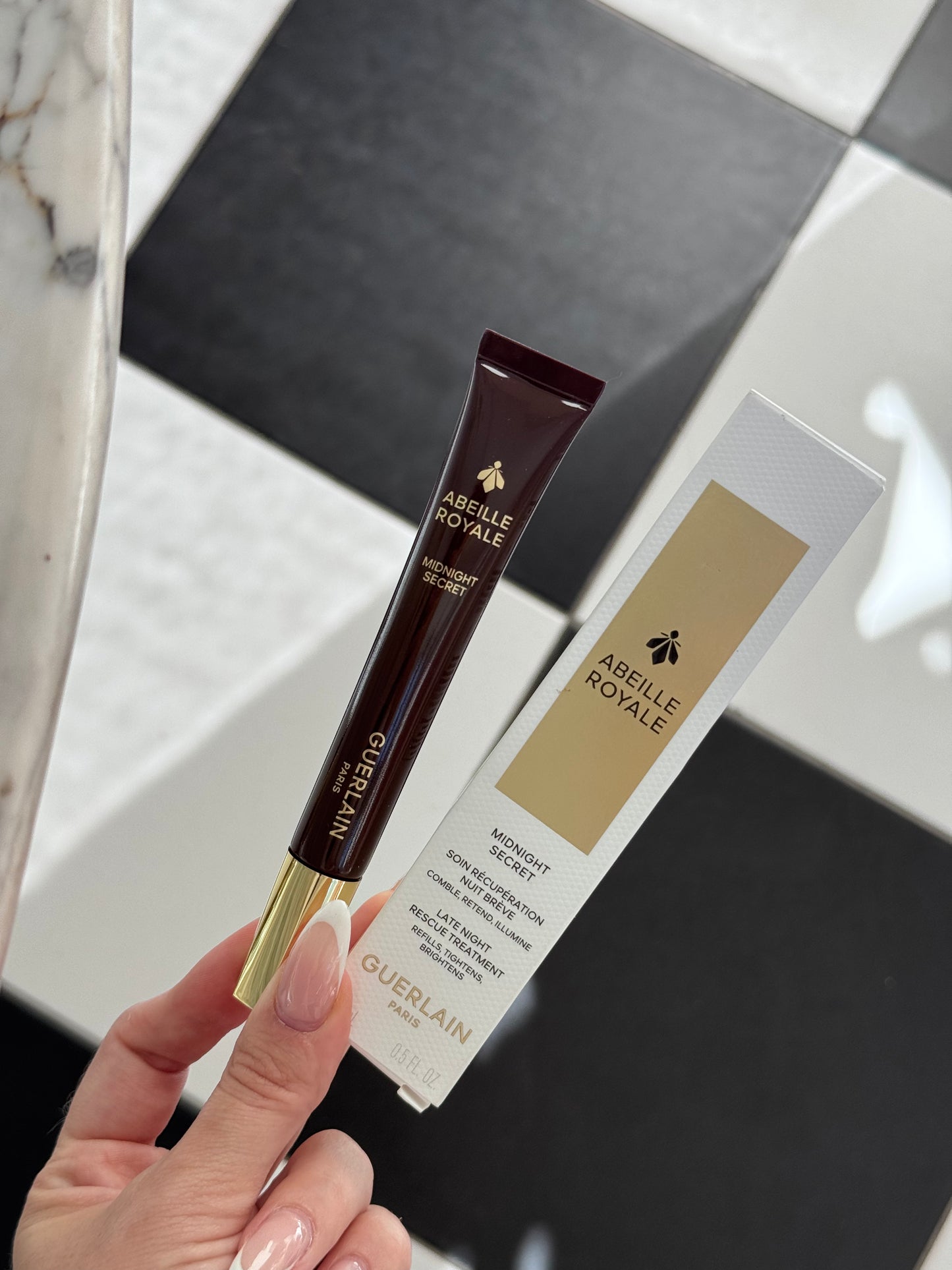 GUERLAIN Abeille Royale
Midnight Secret Rescue Treatment
Refills, Tightens, Brightens
All Skin Types, Even Sensitive