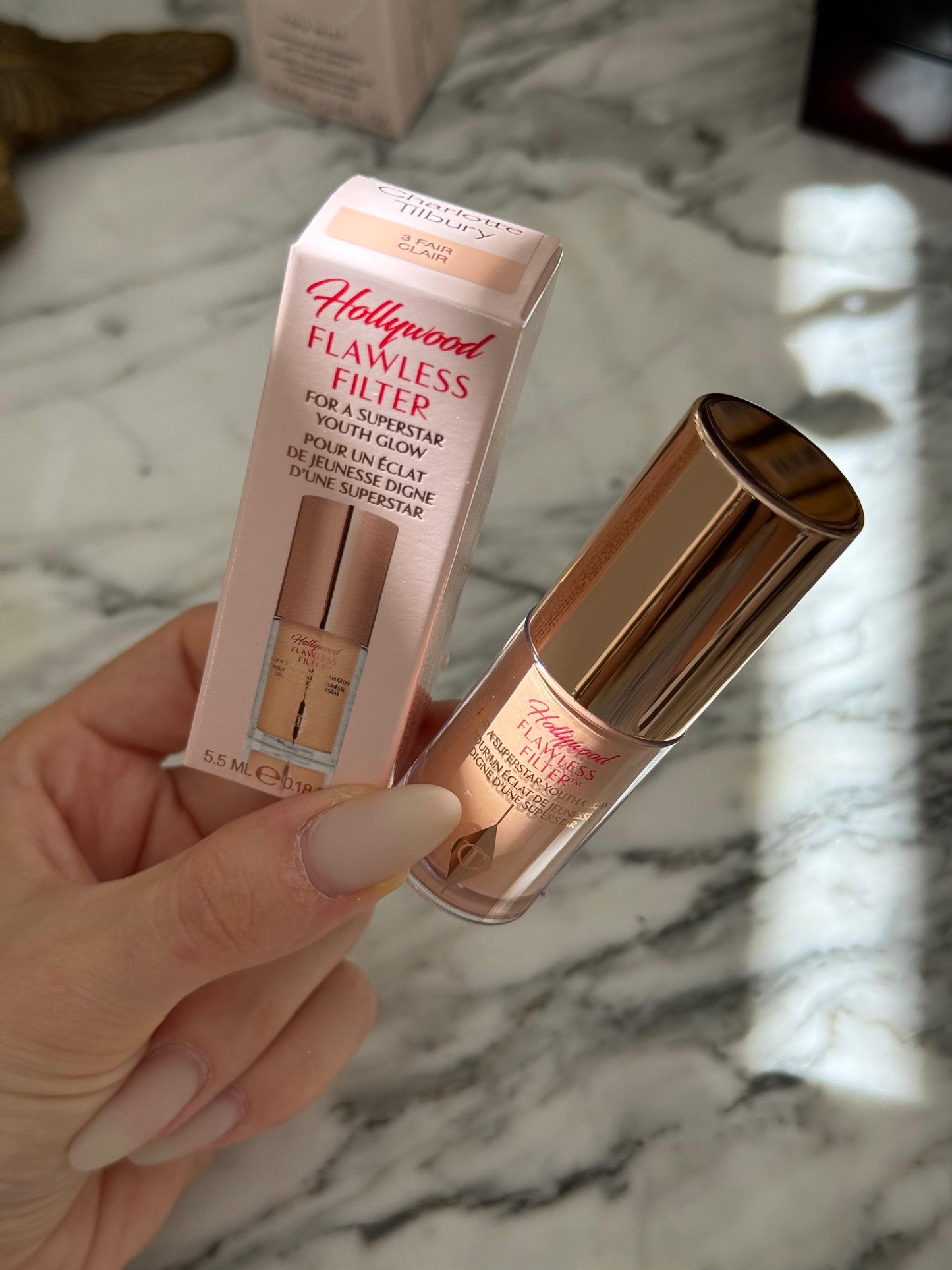 CHARLOTTE TILBURY Hollywood Flawless Filter For A Superstar Youth Glow Foundation