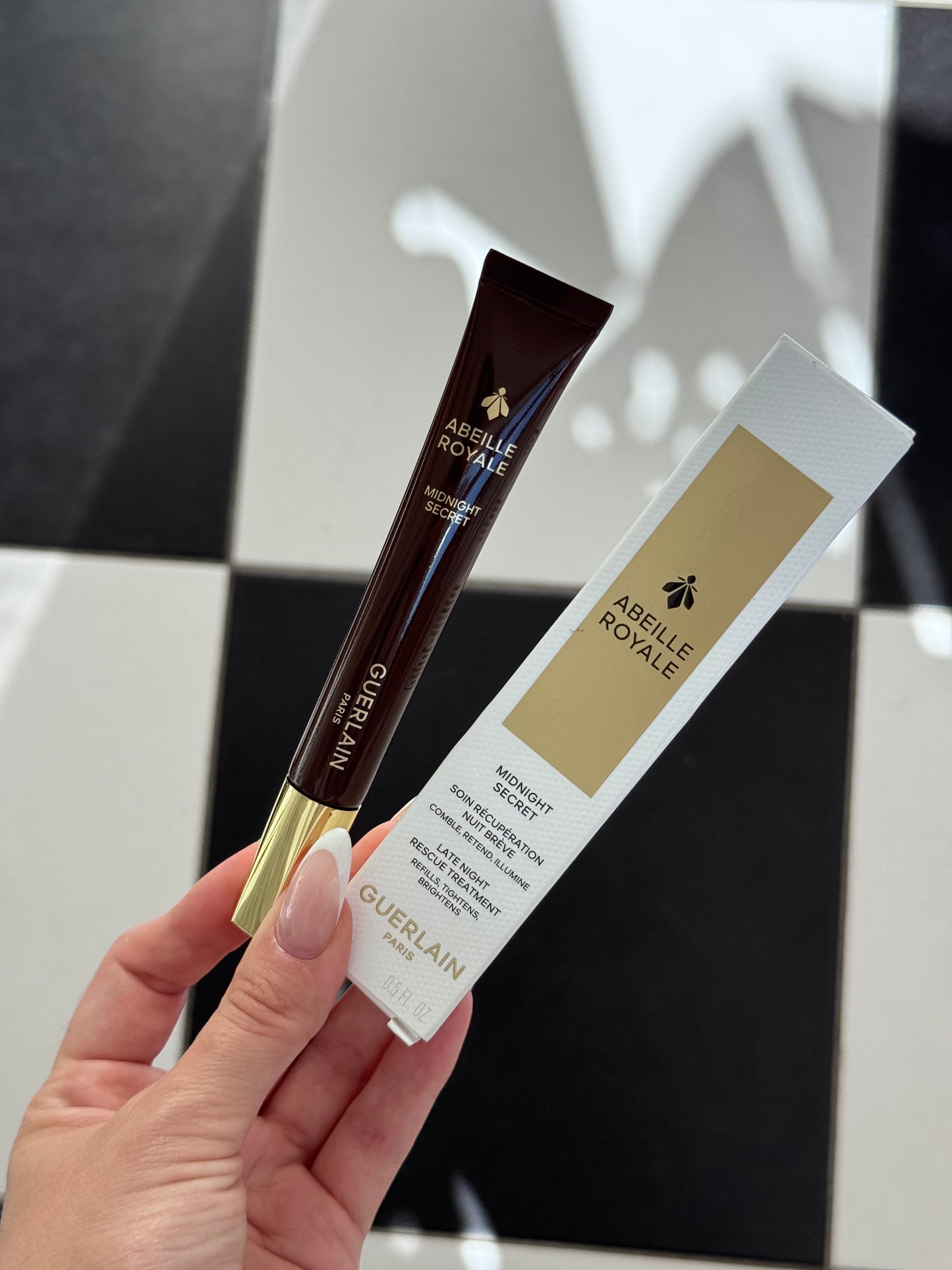 GUERLAIN Abeille Royale
Midnight Secret Rescue Treatment
Refills, Tightens, Brightens
All Skin Types, Even Sensitive