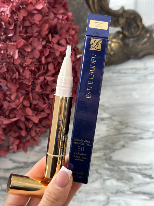 ESTÉE LAUDER Double Wear
Brush-On Glow BB Highlighter