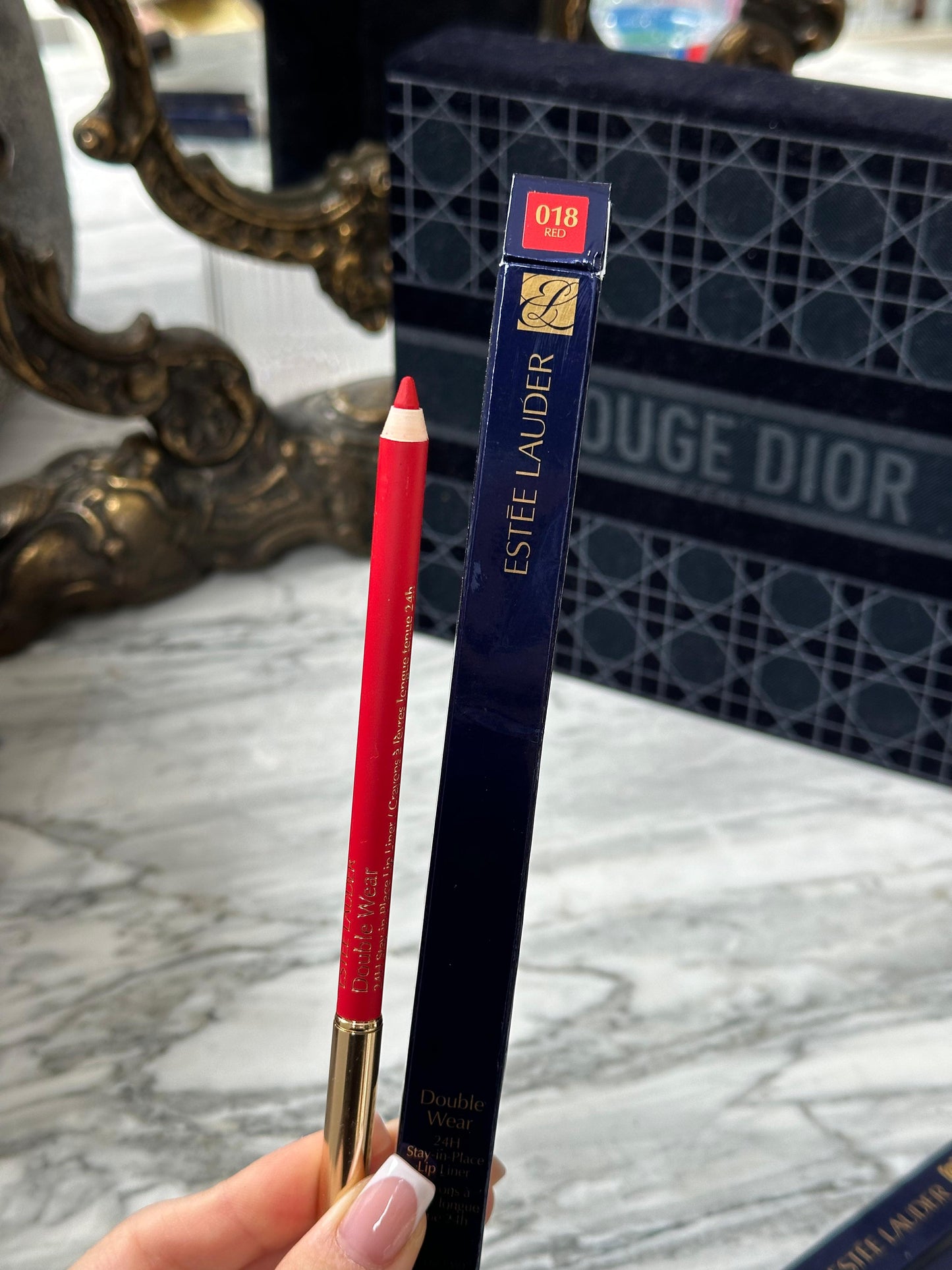 ESTÉE LAUDER Double Wear
24H Stay-in-Place Lip Liner
Oil-Infused, Transfer-Resistant Wear