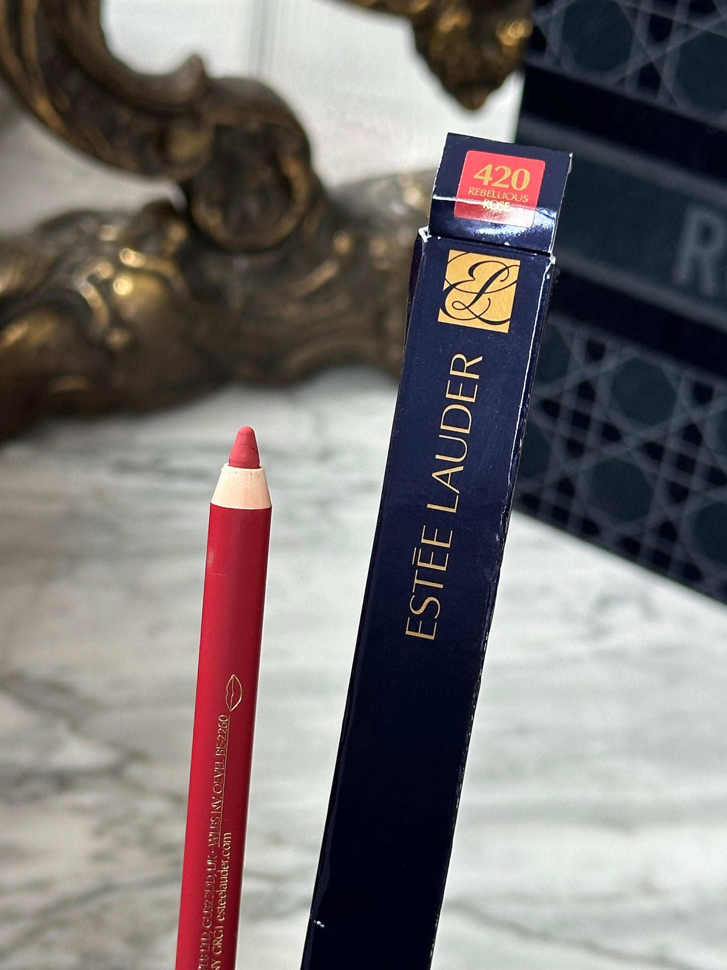 ESTÉE LAUDER Double Wear
24H Stay-in-Place Lip Liner
Oil-Infused, Transfer-Resistant Wear