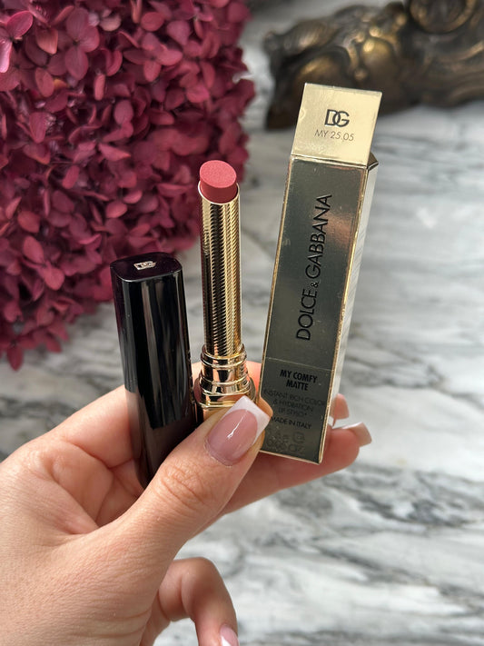 DOLCE&GABBANA My Comfy Matte Lipstick - My 25.05
Instant Rich Color & Hydration Lip Stylo