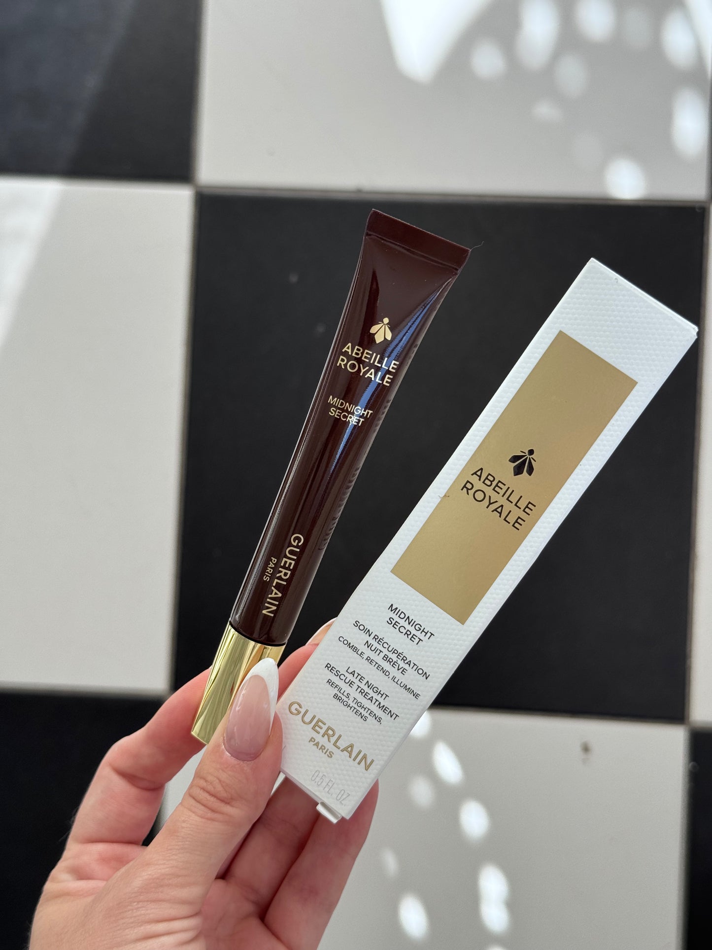 GUERLAIN Abeille Royale
Midnight Secret Rescue Treatment
Refills, Tightens, Brightens
All Skin Types, Even Sensitive