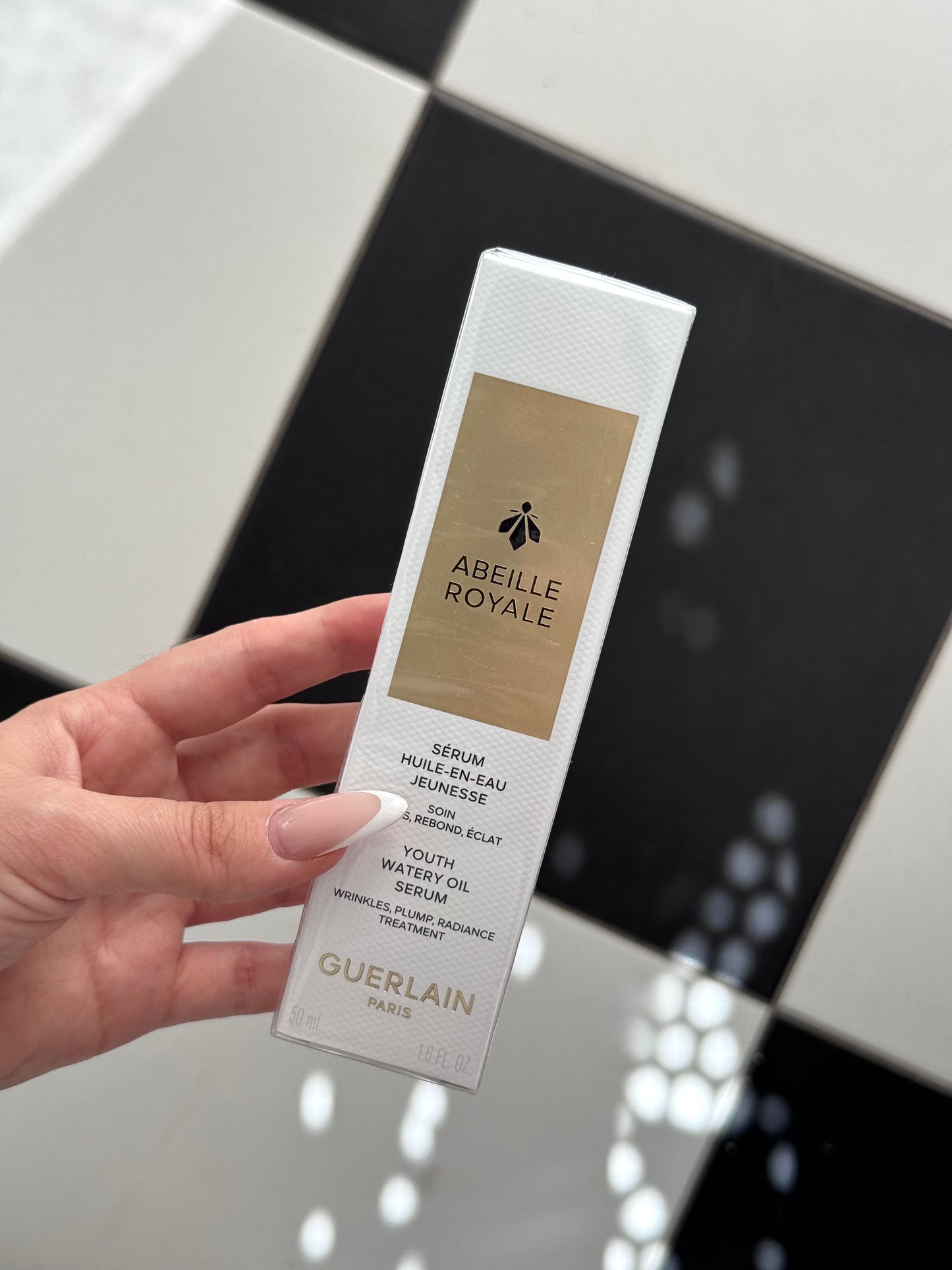 GUERLAIN Abeille Royale
Youth Watery Oil Serum
Replumps, Smoothes, Illuminates
All Skin Types, Even Sensitive