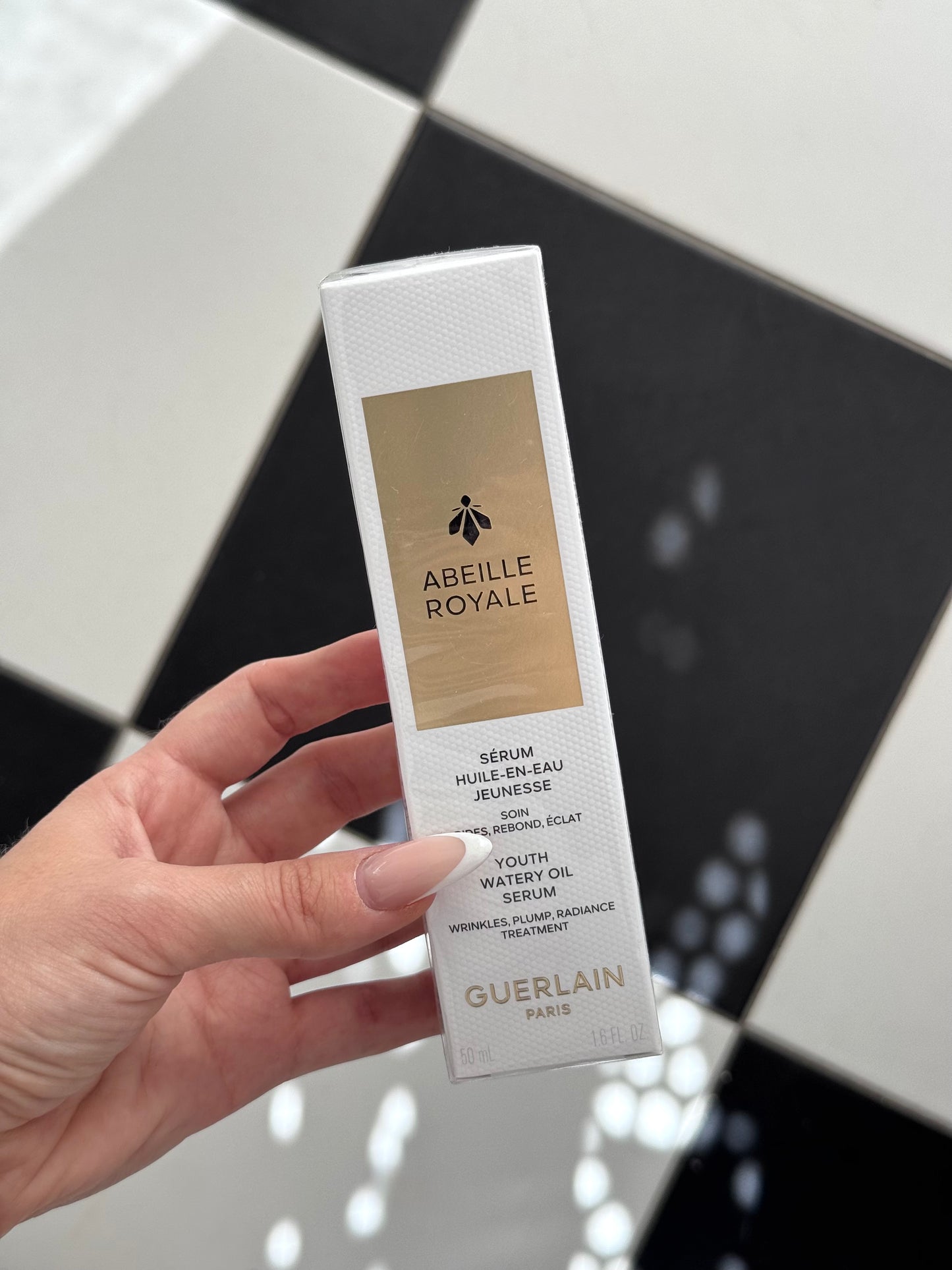GUERLAIN Abeille Royale
Youth Watery Oil Serum
Replumps, Smoothes, Illuminates
All Skin Types, Even Sensitive