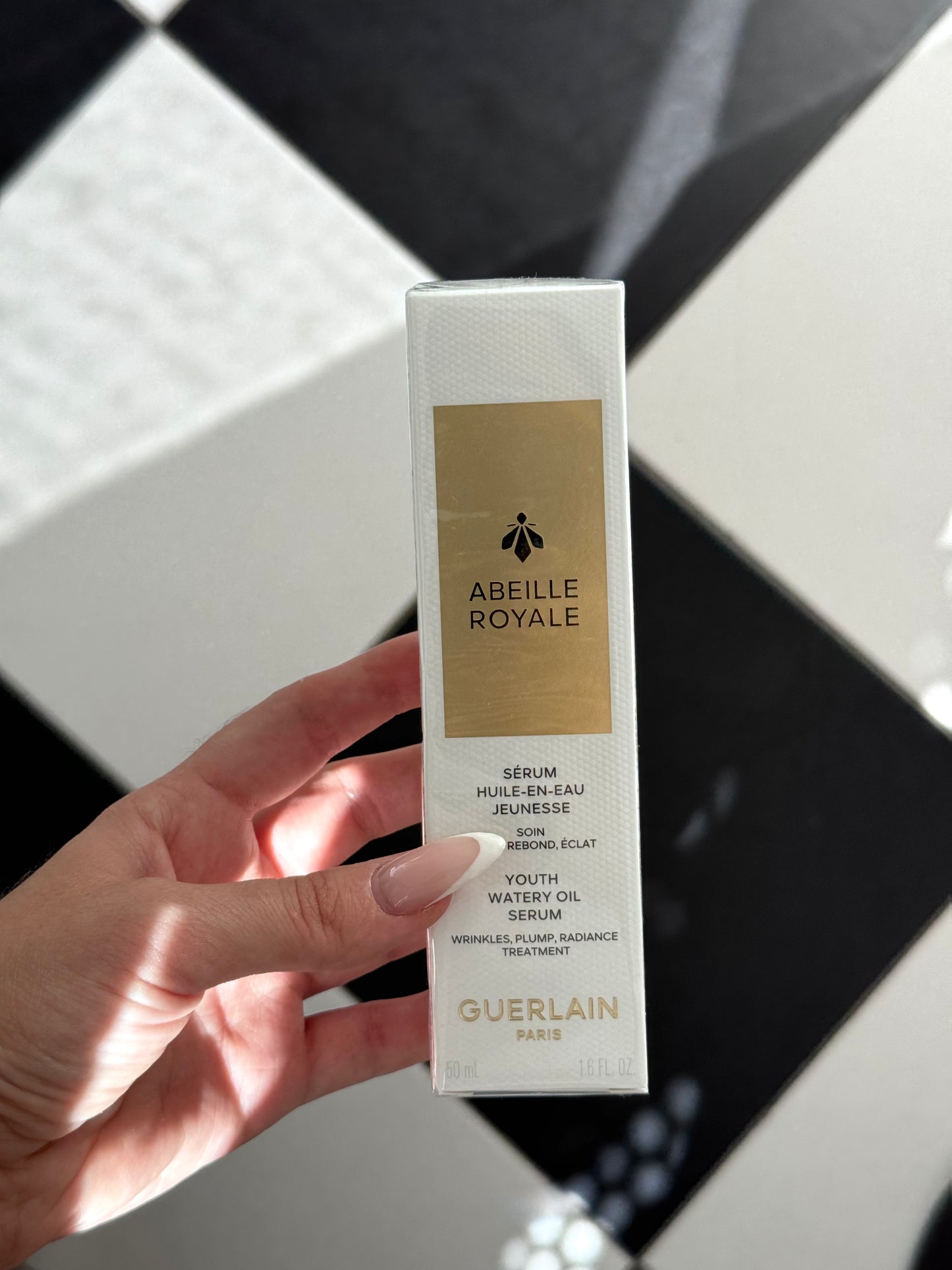 GUERLAIN Abeille Royale
Youth Watery Oil Serum
Replumps, Smoothes, Illuminates
All Skin Types, Even Sensitive