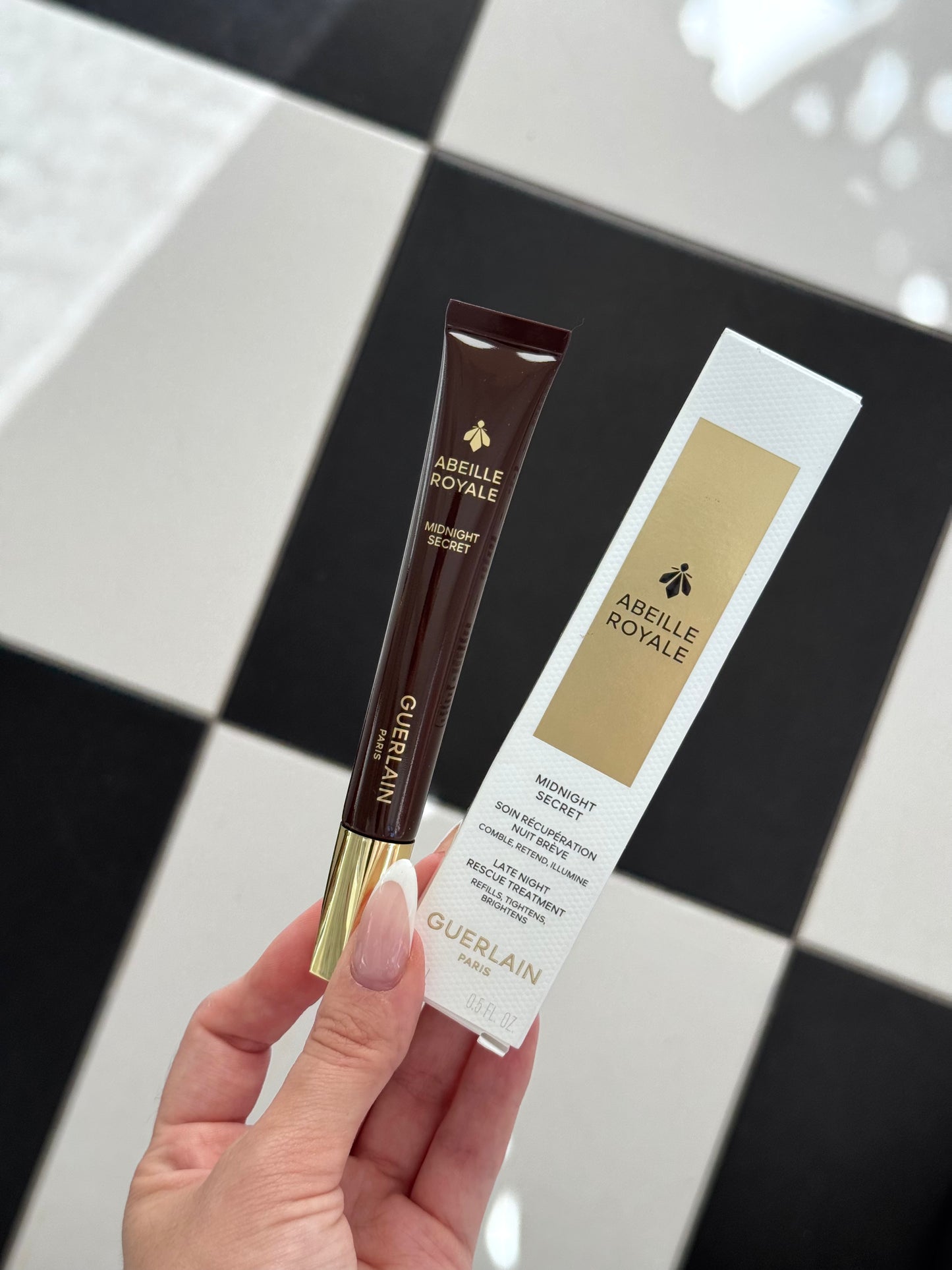 GUERLAIN Abeille Royale
Midnight Secret Rescue Treatment
Refills, Tightens, Brightens
All Skin Types, Even Sensitive