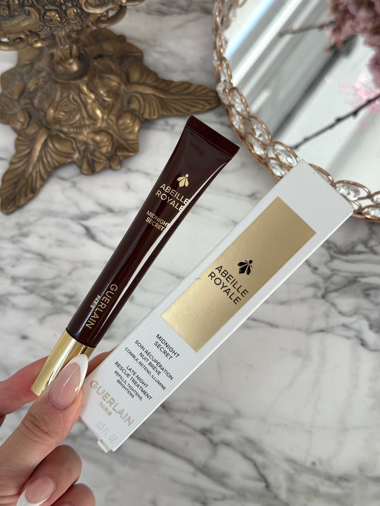 GUERLAIN Abeille Royale
Midnight Secret Rescue Treatment
Refills, Tightens, Brightens
All Skin Types, Even Sensitive