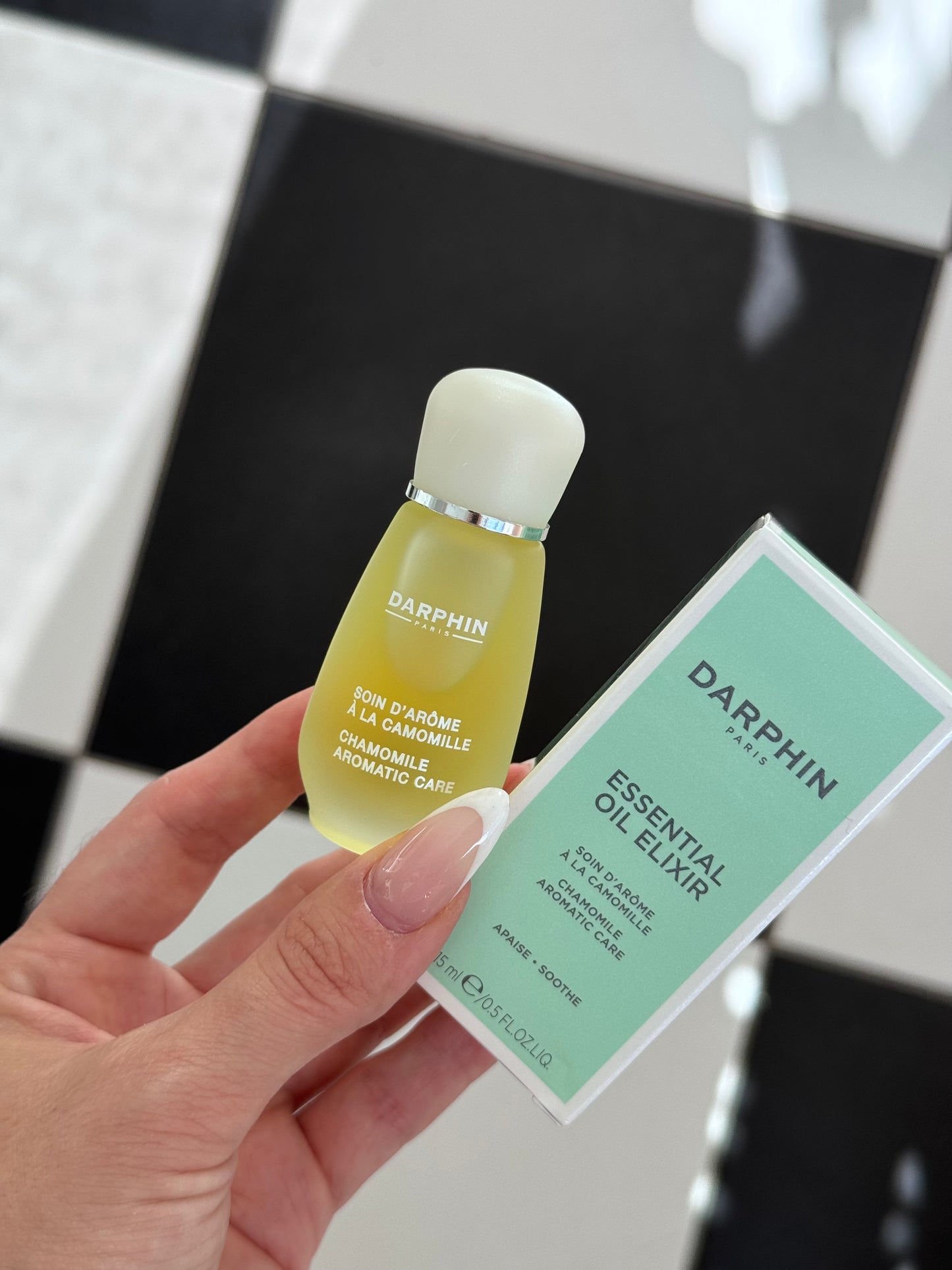 DARPHIN Essential Oil Elixir Chamomille Aromatic Care
Soothe, Protect And Natural Radiance To Sensitive, Redness-Prone Skin