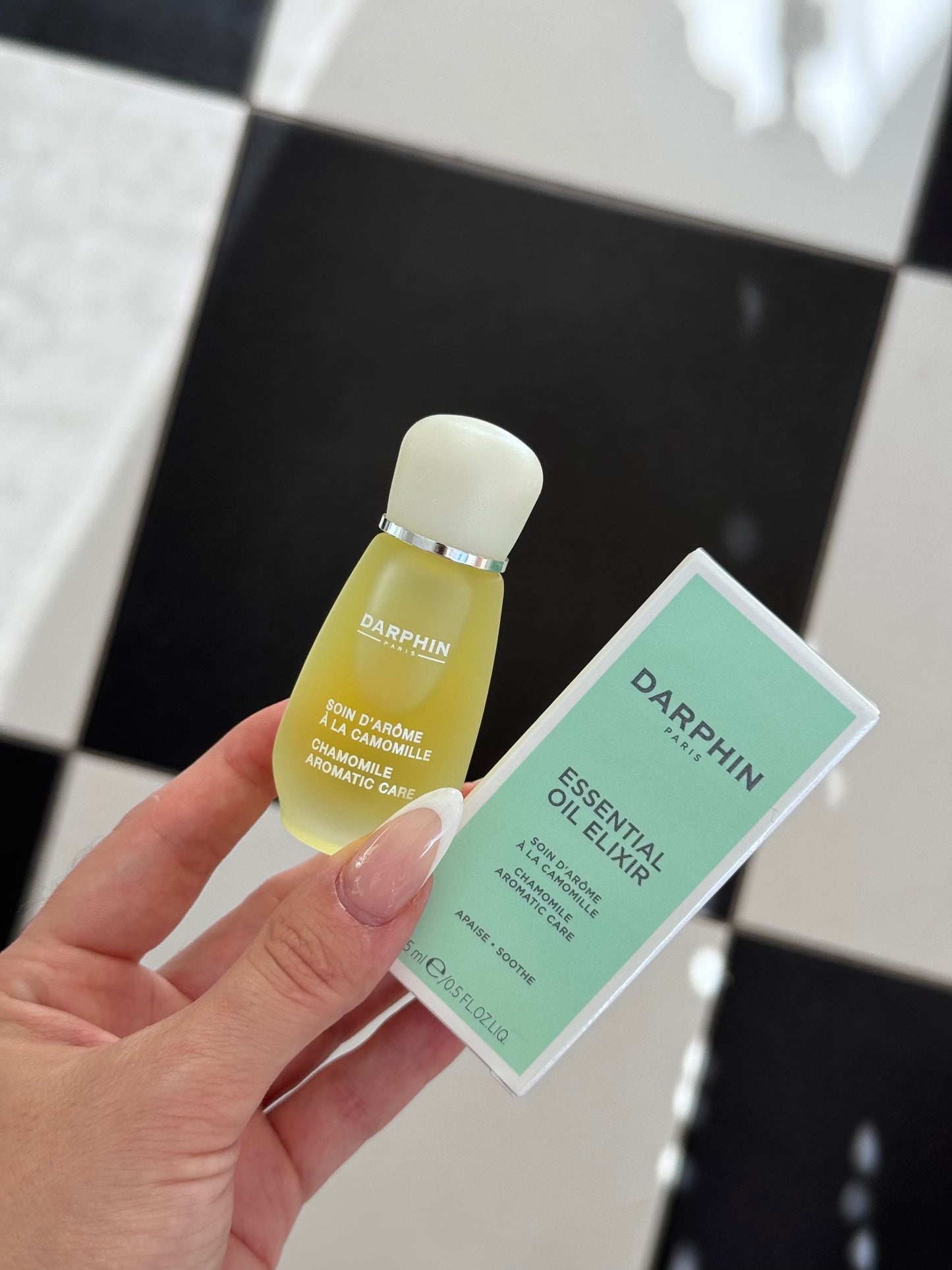 DARPHIN Essential Oil Elixir Chamomille Aromatic Care
Soothe, Protect And Natural Radiance To Sensitive, Redness-Prone Skin