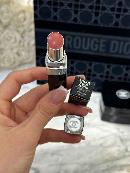 CHANEL Rouge Coco Bloom (110)
Hydrating Plumping Intense Shine Lipstick