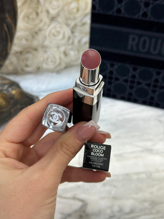 CHANEL Rouge Coco Bloom (118)
Hydrating Plumping Intense Shine Lipstick
