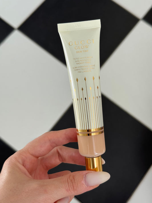 GUCCI Glow Skin Tint Foundation - Fair-Light
Tinted Moisturizer, Skin Perfector, Radiant Finish with Hyaluronic Acid & Bakuchiol