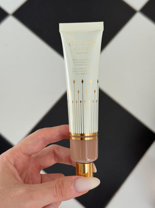 GUCCI Glow Skin Tint Foundation - Medium
Tinted Moisturizer, Skin Perfector, Radiant Finish with Hyaluronic Acid & Bakuchiol