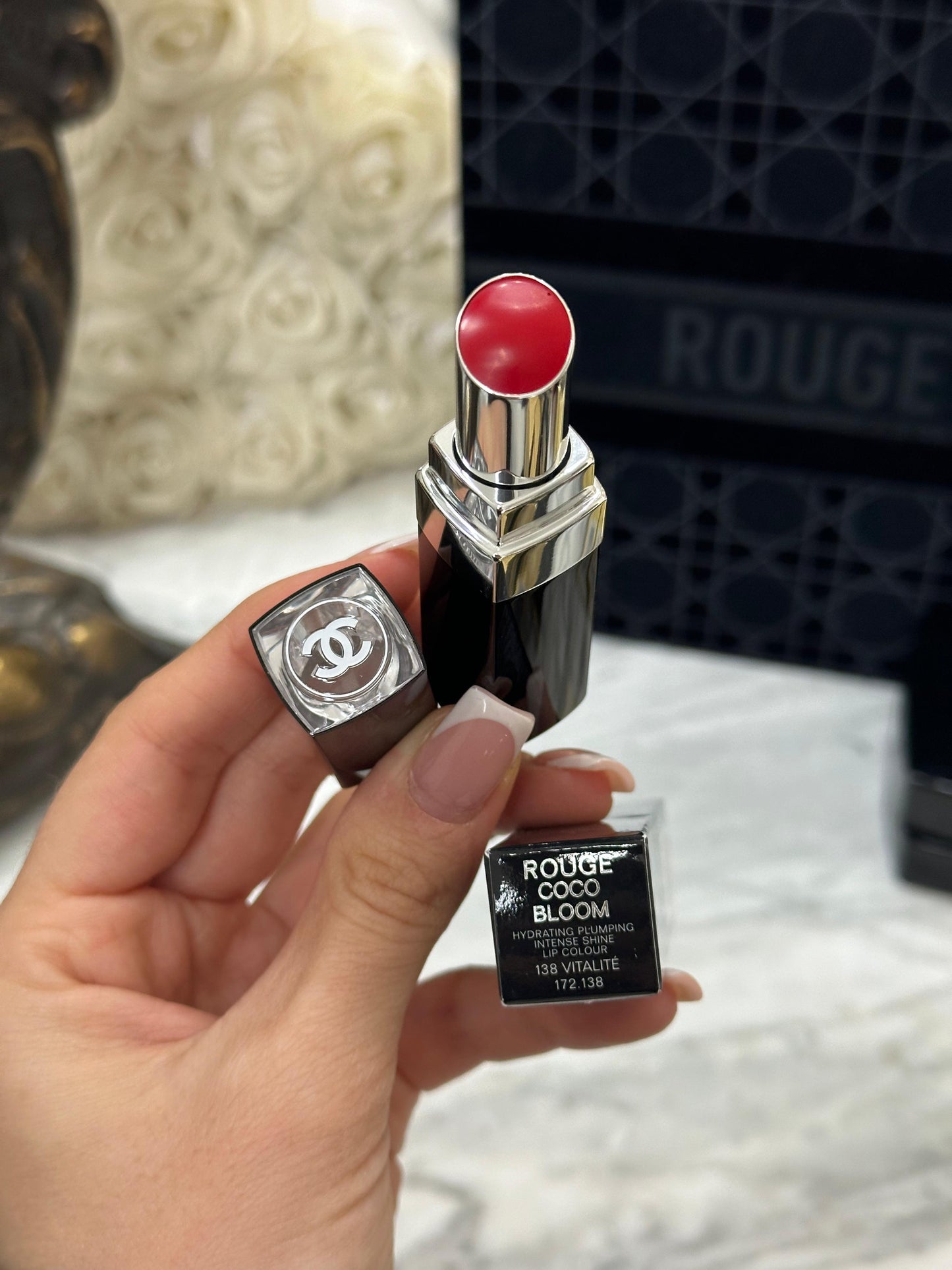 CHANEL Rouge Coco Bloom (138)
Hydrating Plumping Intense Shine Lipstick