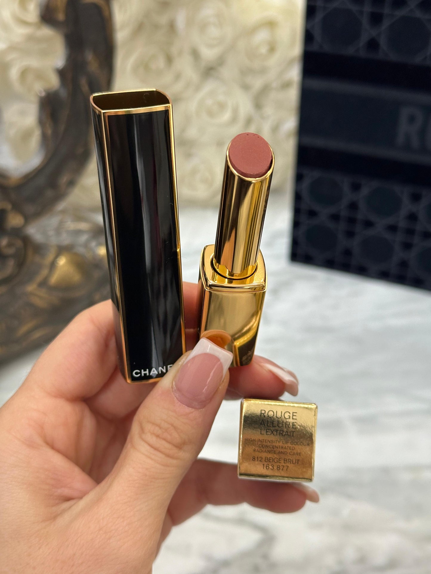 CHANEL Rouge Allure L’Extrait
High-Intensity Lipstick (812) - Concentrated Radiance and Care
