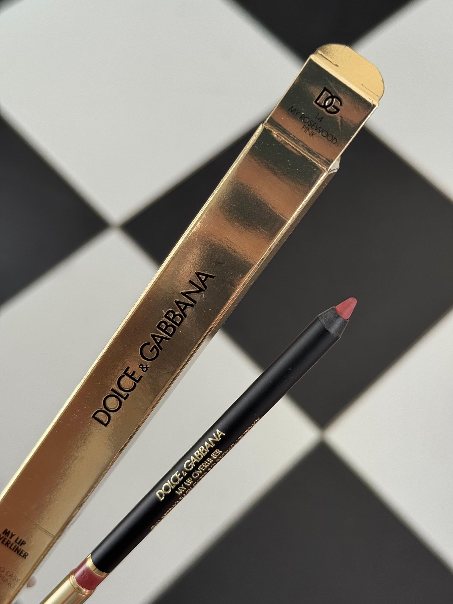 DOLCE&GABBANA My Lip Overliner
8H Lasting Easy Glide Sculpting Lip Pencil (14)