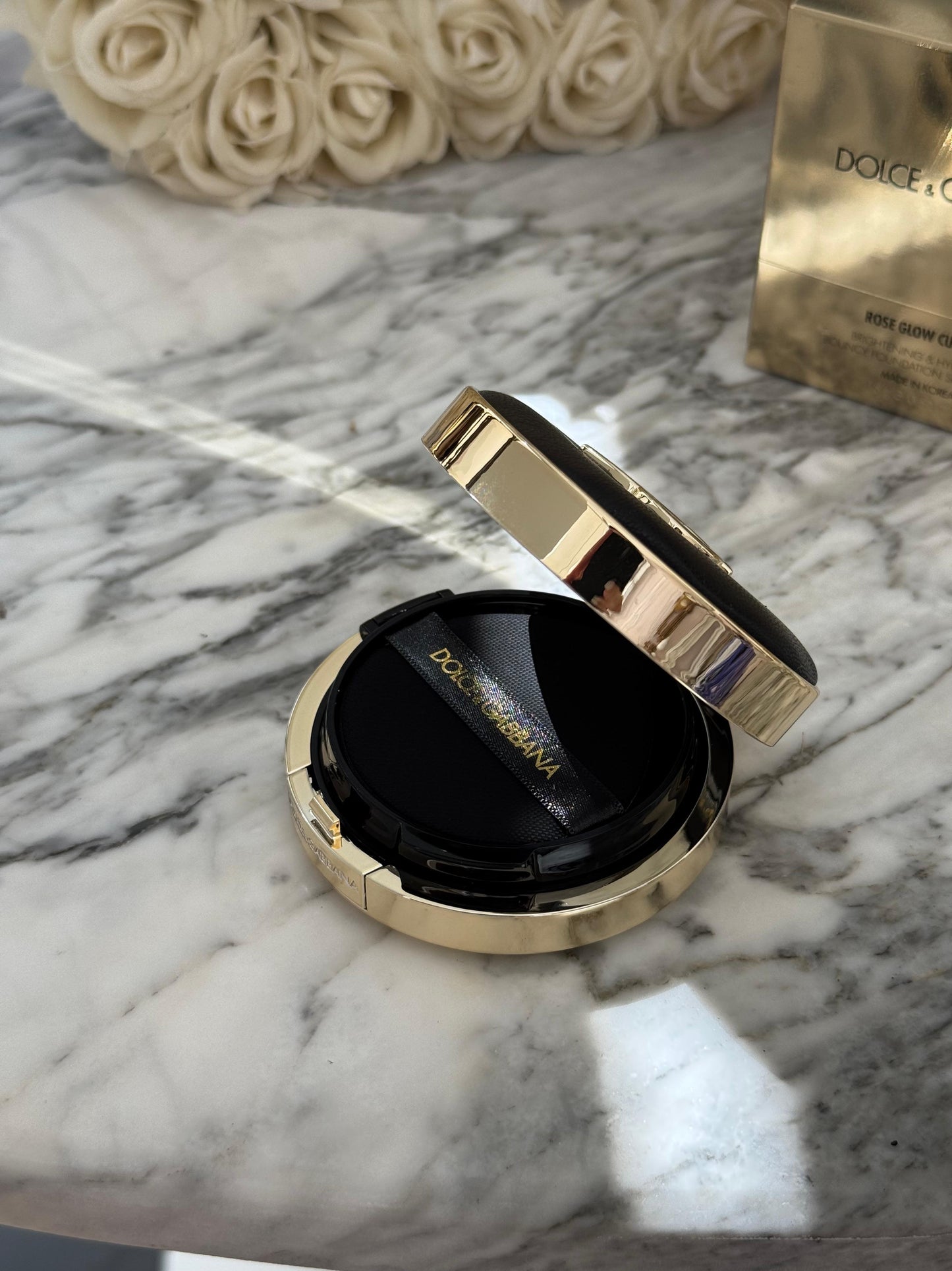 DOLCE&GABBANA Rose Glow Cushion
Brightening & Hydrating Bouncy Foundation SPF50 PA++++