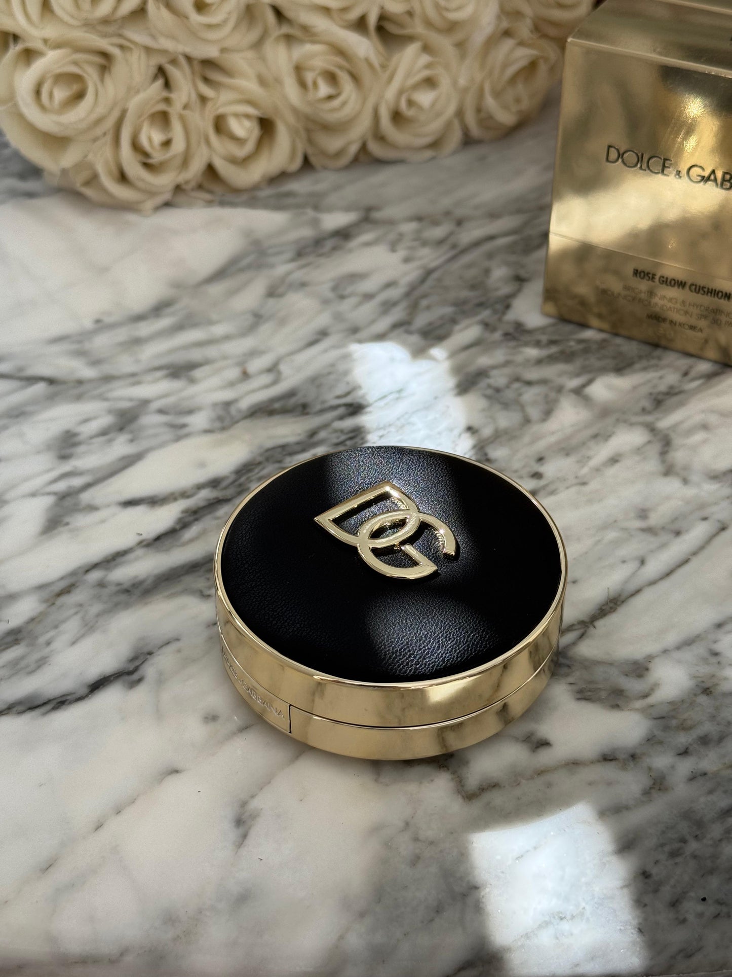 DOLCE&GABBANA Rose Glow Cushion
Brightening & Hydrating Bouncy Foundation SPF50 PA++++