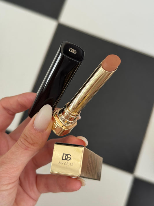DOLCE&GABBANA My Comfy Matte - My 03.12
Instant Rich Color & Hydration Lip Stylo