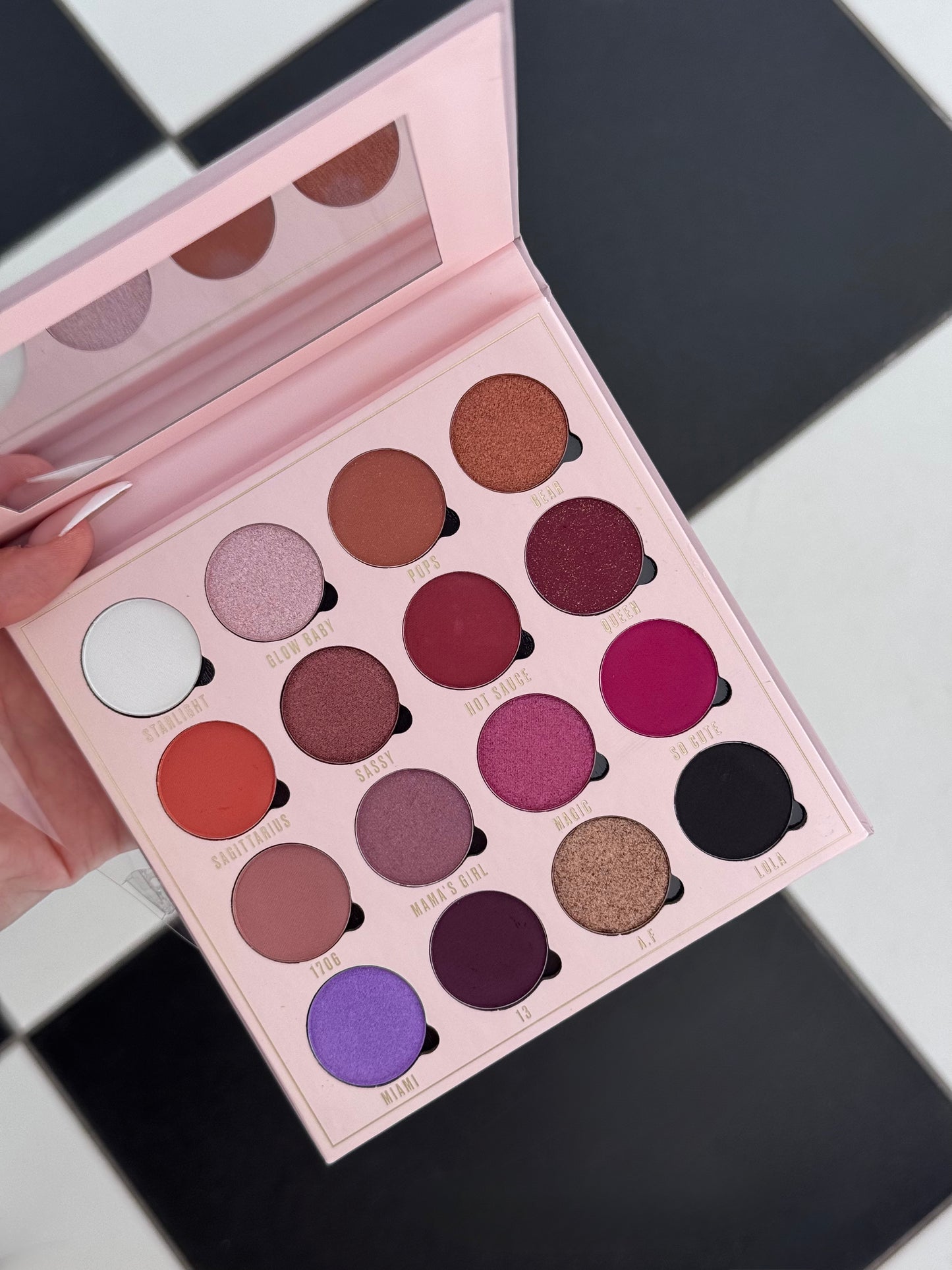 REVOLUTION BEAUTY LONDON Makeup Obsession Eye Shadow Palette - Belle Jorden
