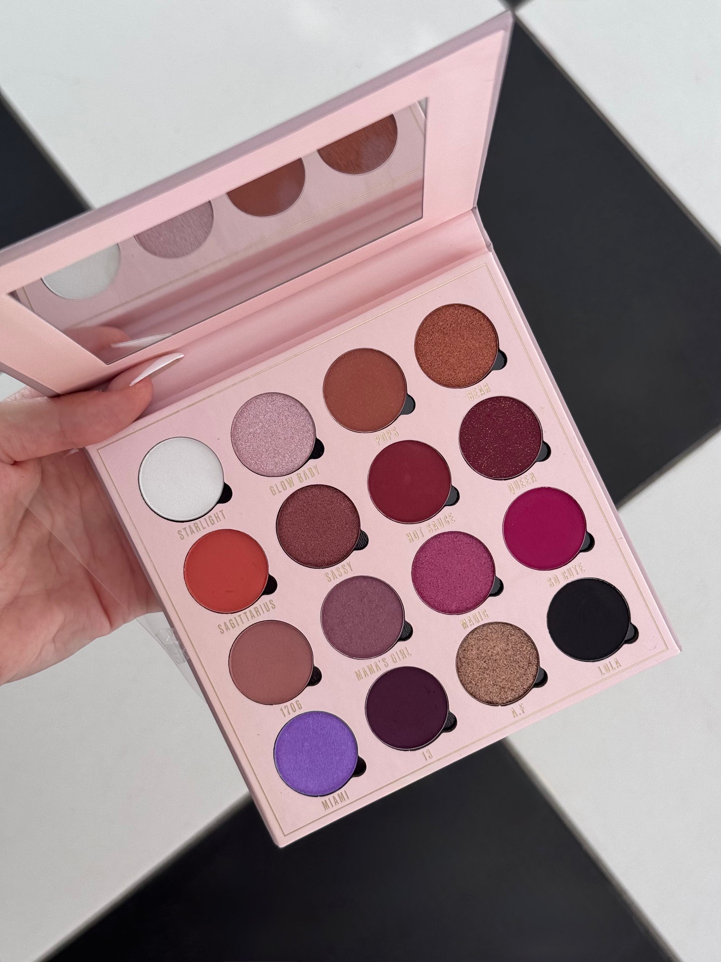 REVOLUTION BEAUTY LONDON Makeup Obsession Eye Shadow Palette - Belle Jorden