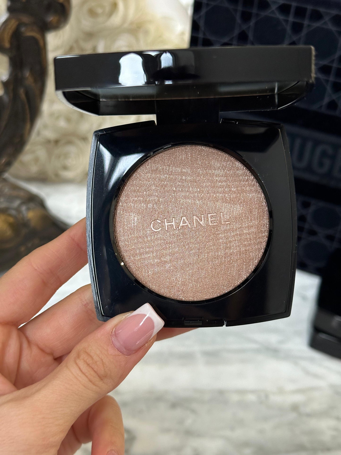 CHANEL Poudre Lumière
Highlighting Powder (10)