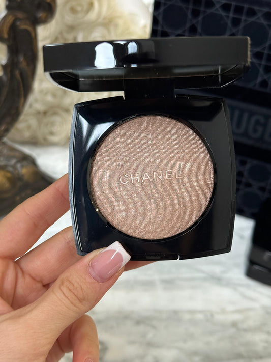 CHANEL Poudre Lumière
Highlighting Powder (10)