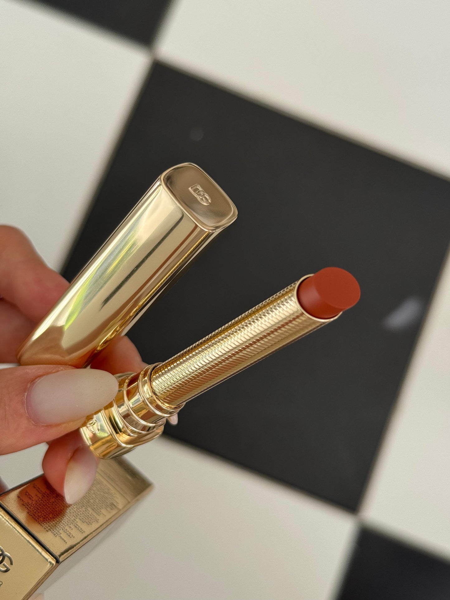 DOLCE&GABBANA My Comfy Matte Lipstick - My 888
Instant Rich Color & Hydration Lip Stylo