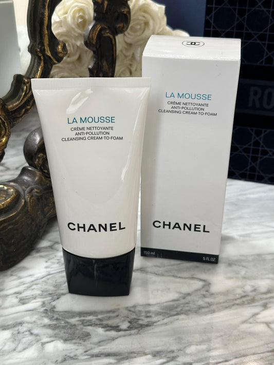 CHANEL La Mousse
Anti-Pollution Cleansing Cream-To-Foam